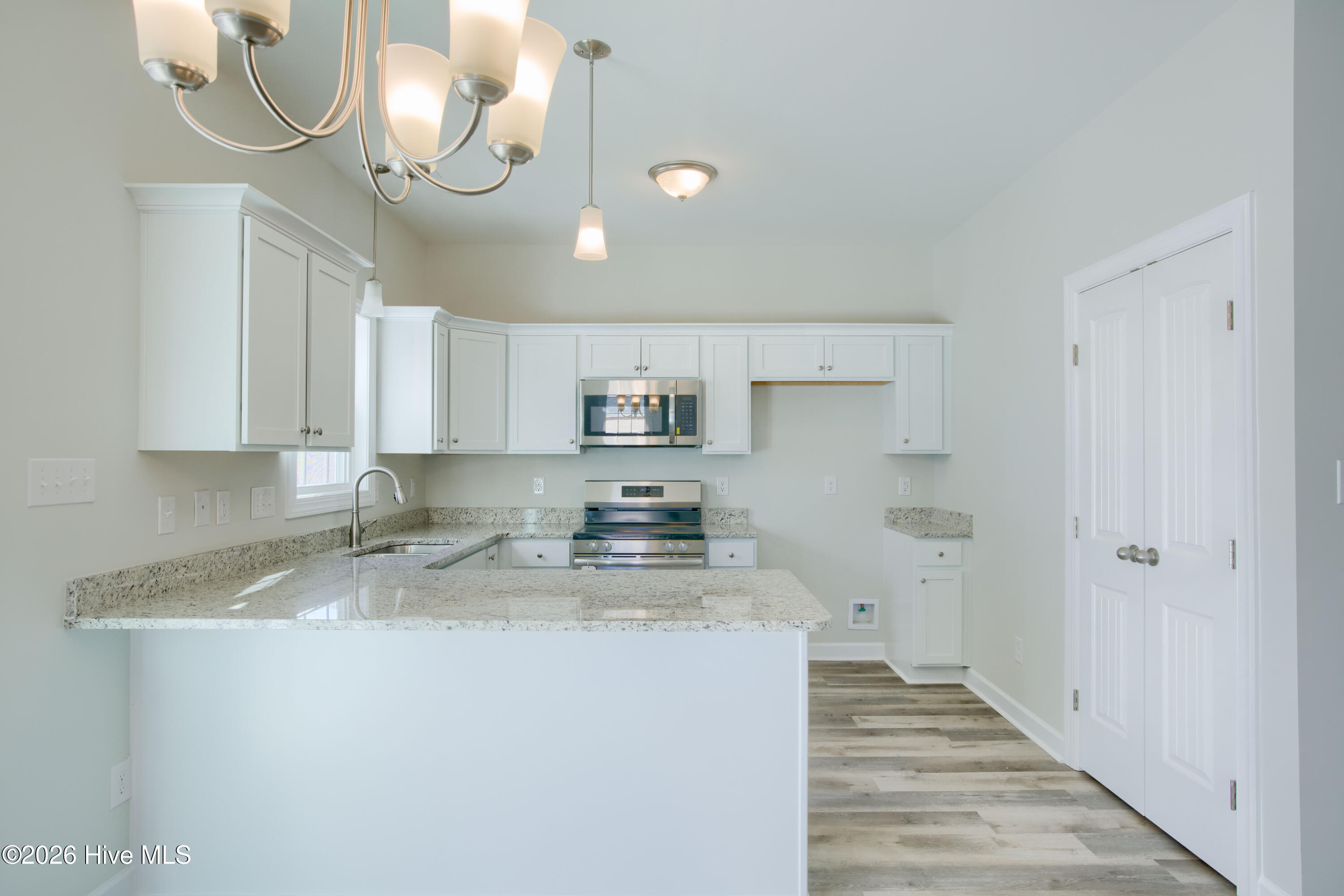 100526863 | Photo 10