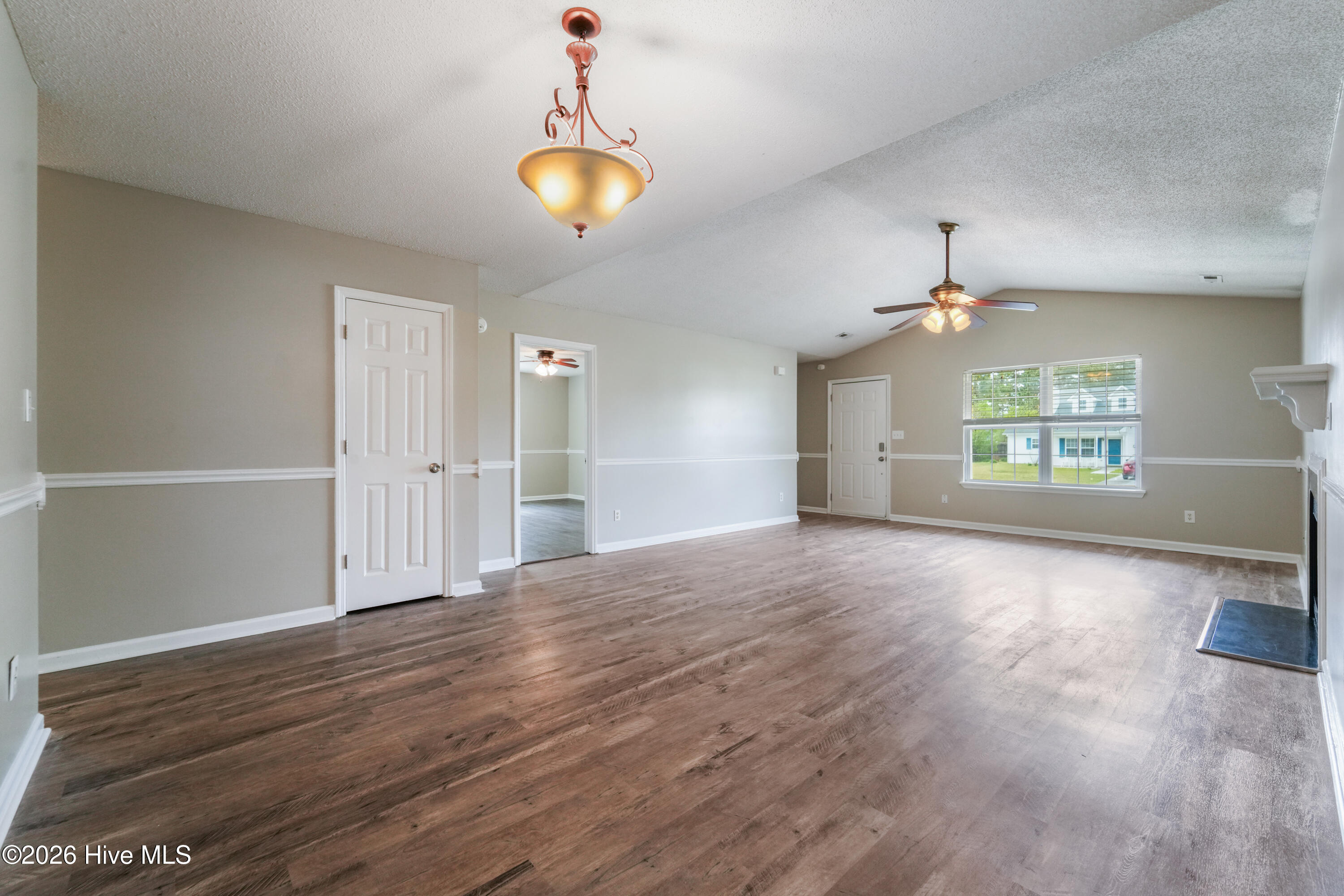 100561681 | Photo 15