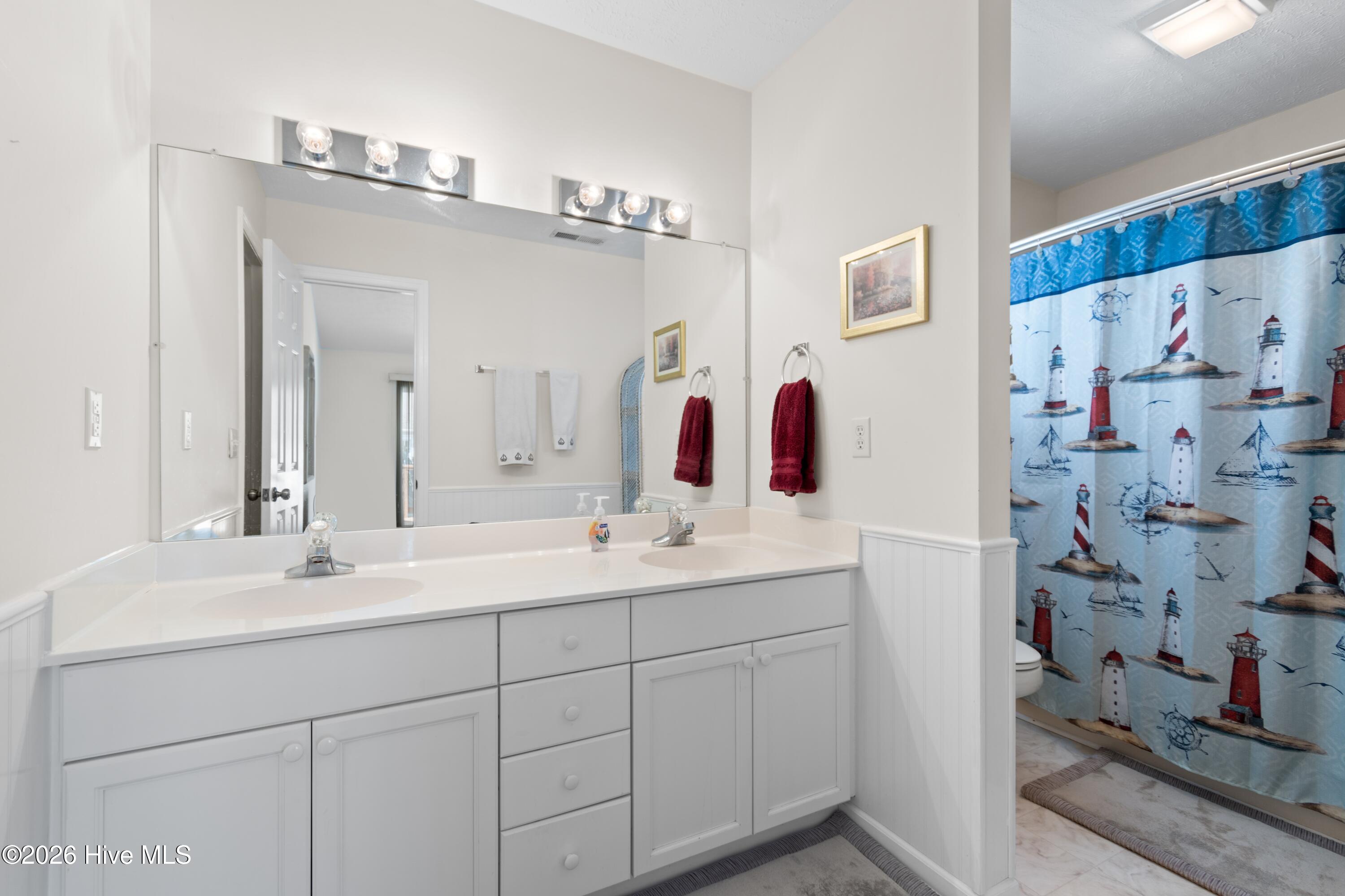 100561293 | Photo 25