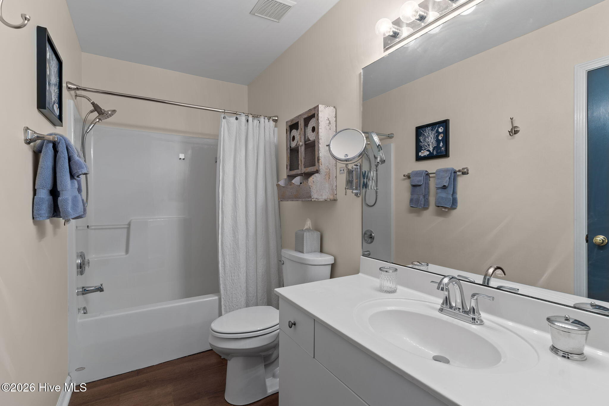 100564364 | Photo 32