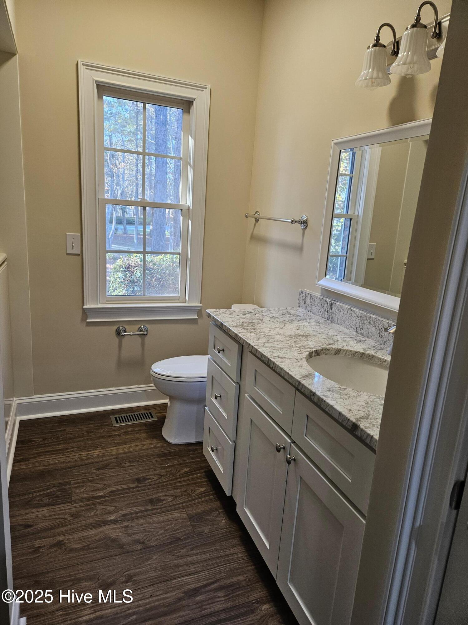 100545247 | Photo 24