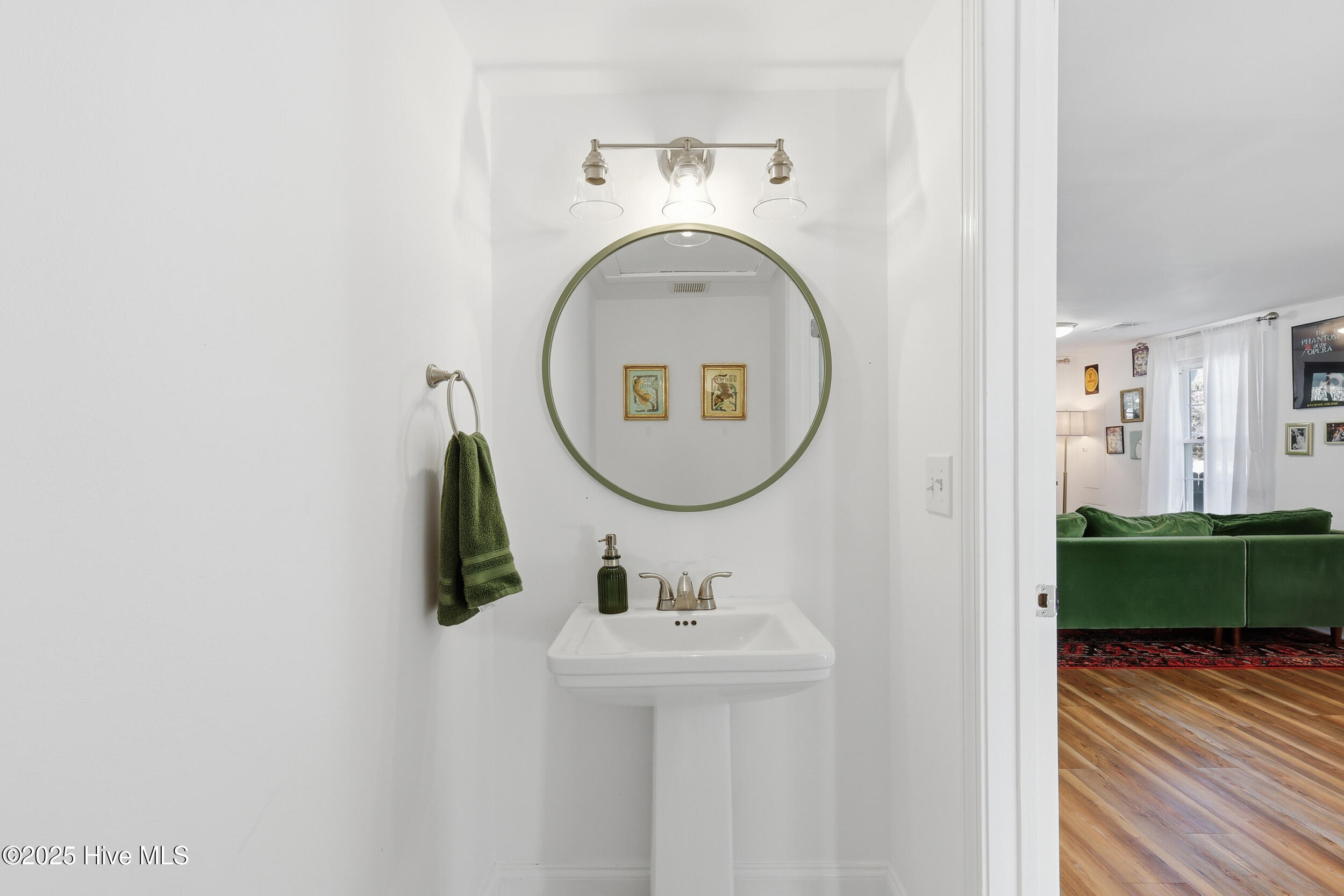 100544861 | Photo 15