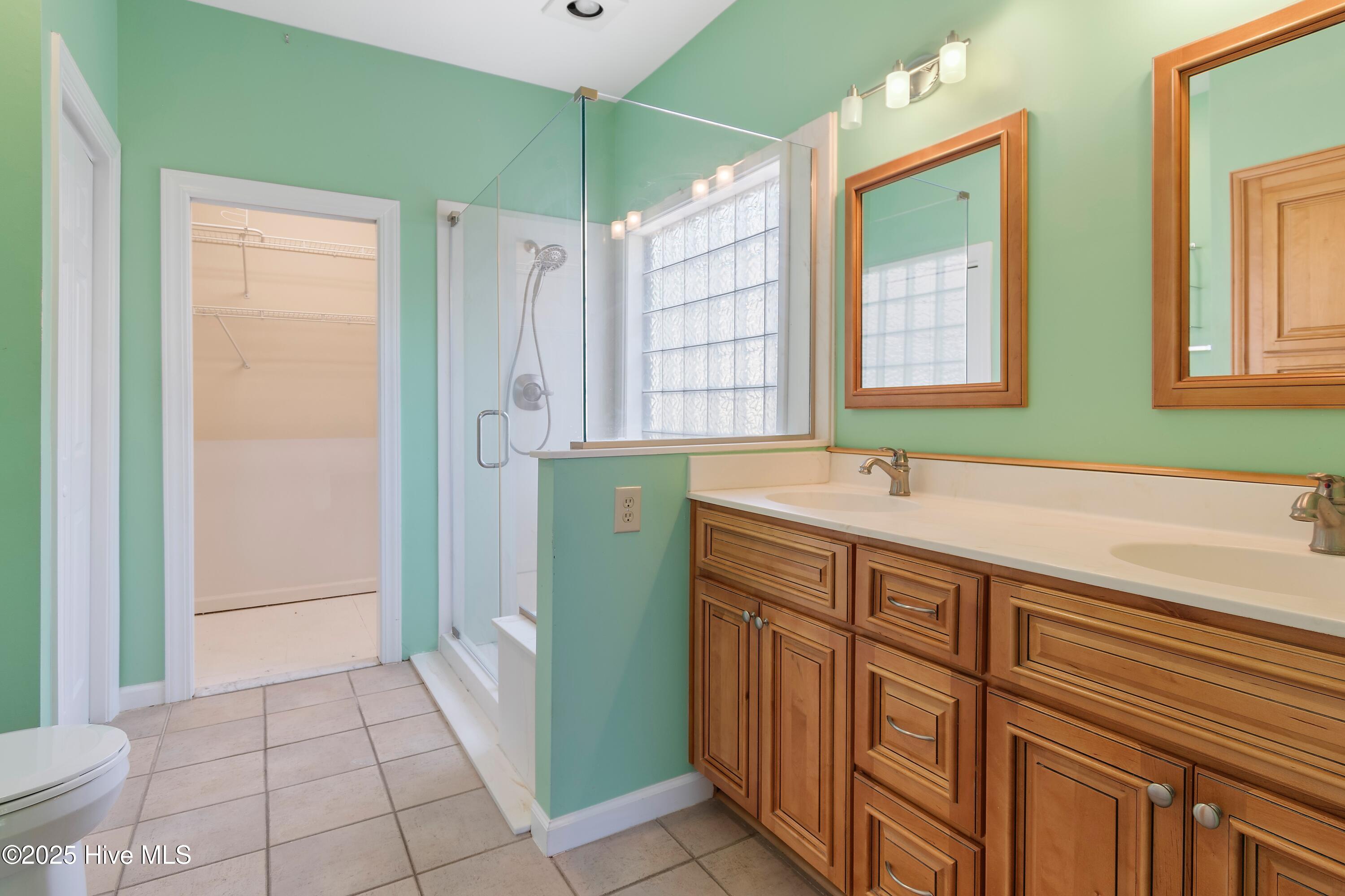 100535708 | Photo 26