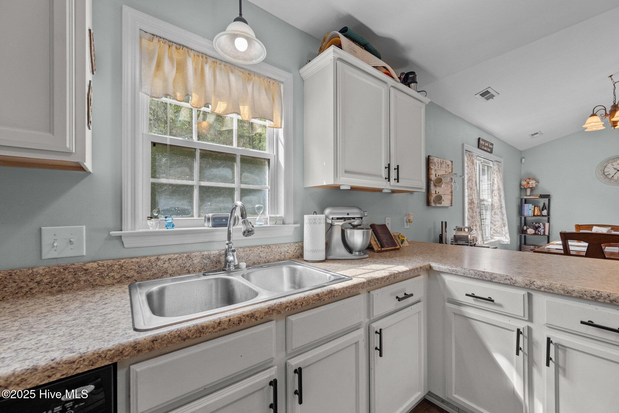 100557104 | Photo 25