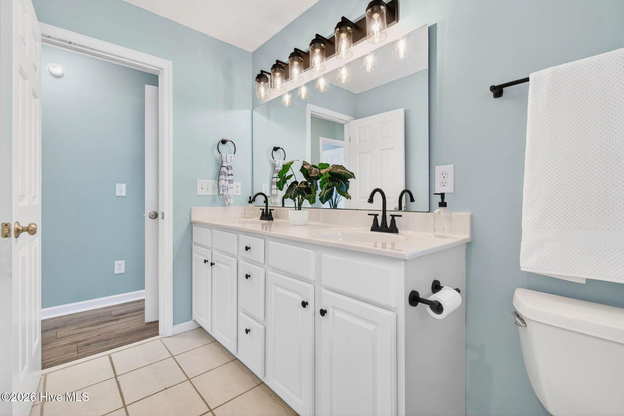 100564791 | Photo 22