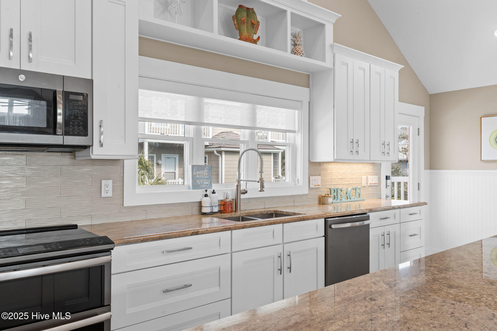 100541677 | Photo 23