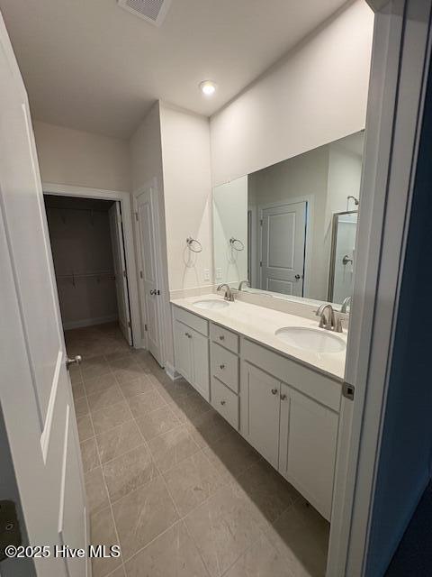 100563318 | Photo 16