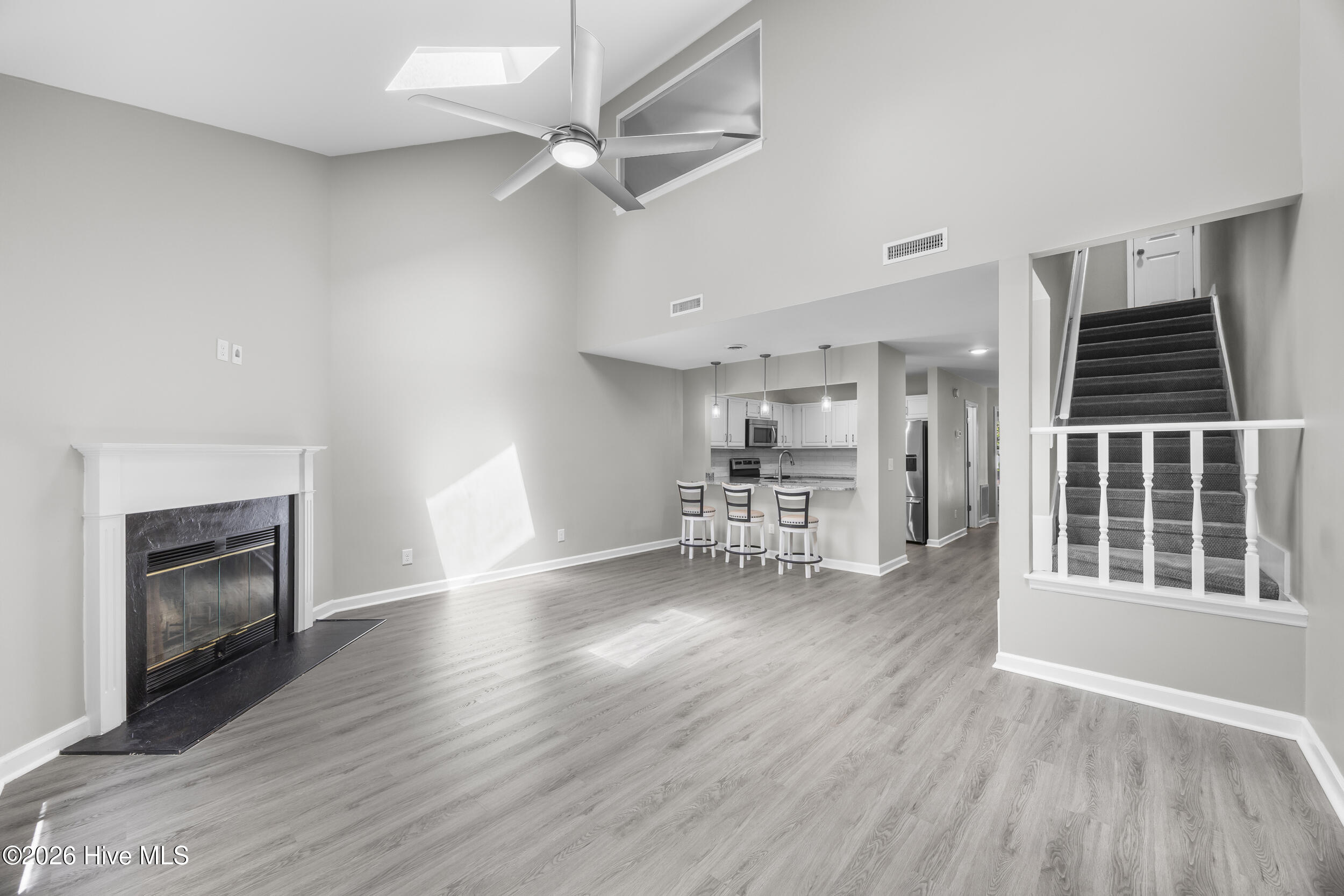 100570067 | Photo 14