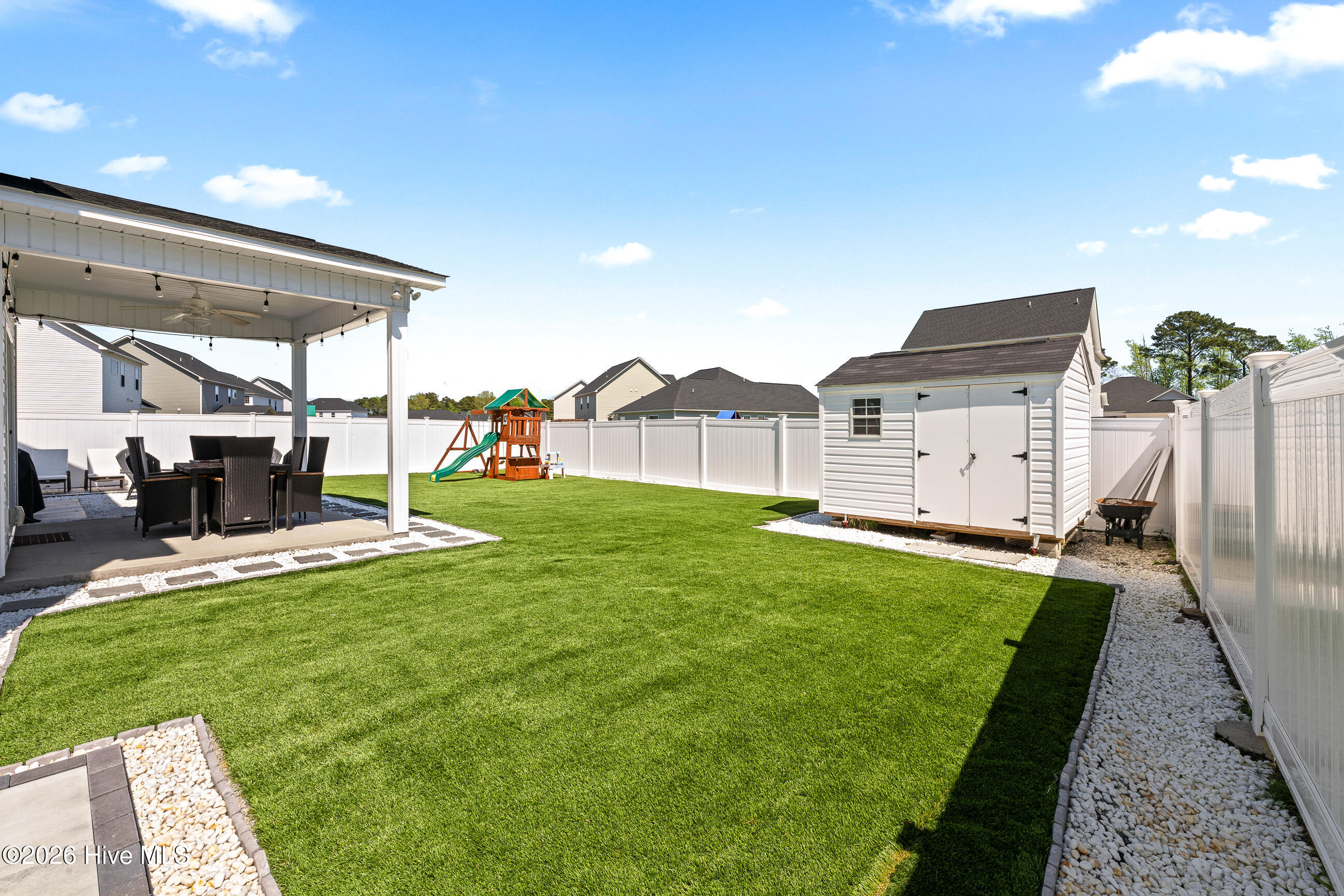 100567296 | Photo 40