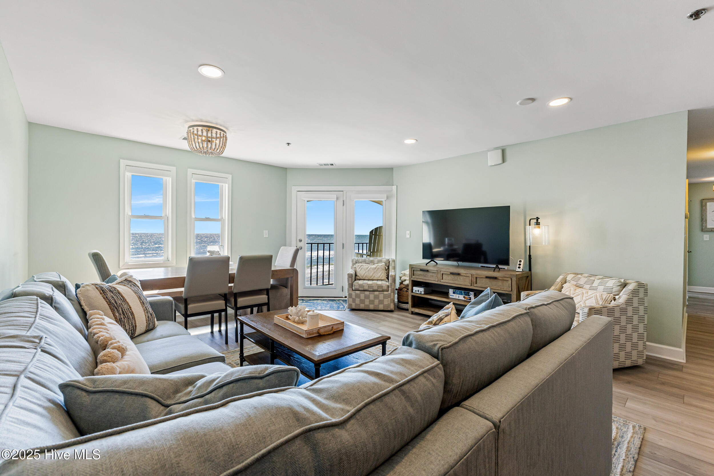 100536018 | Photo 13