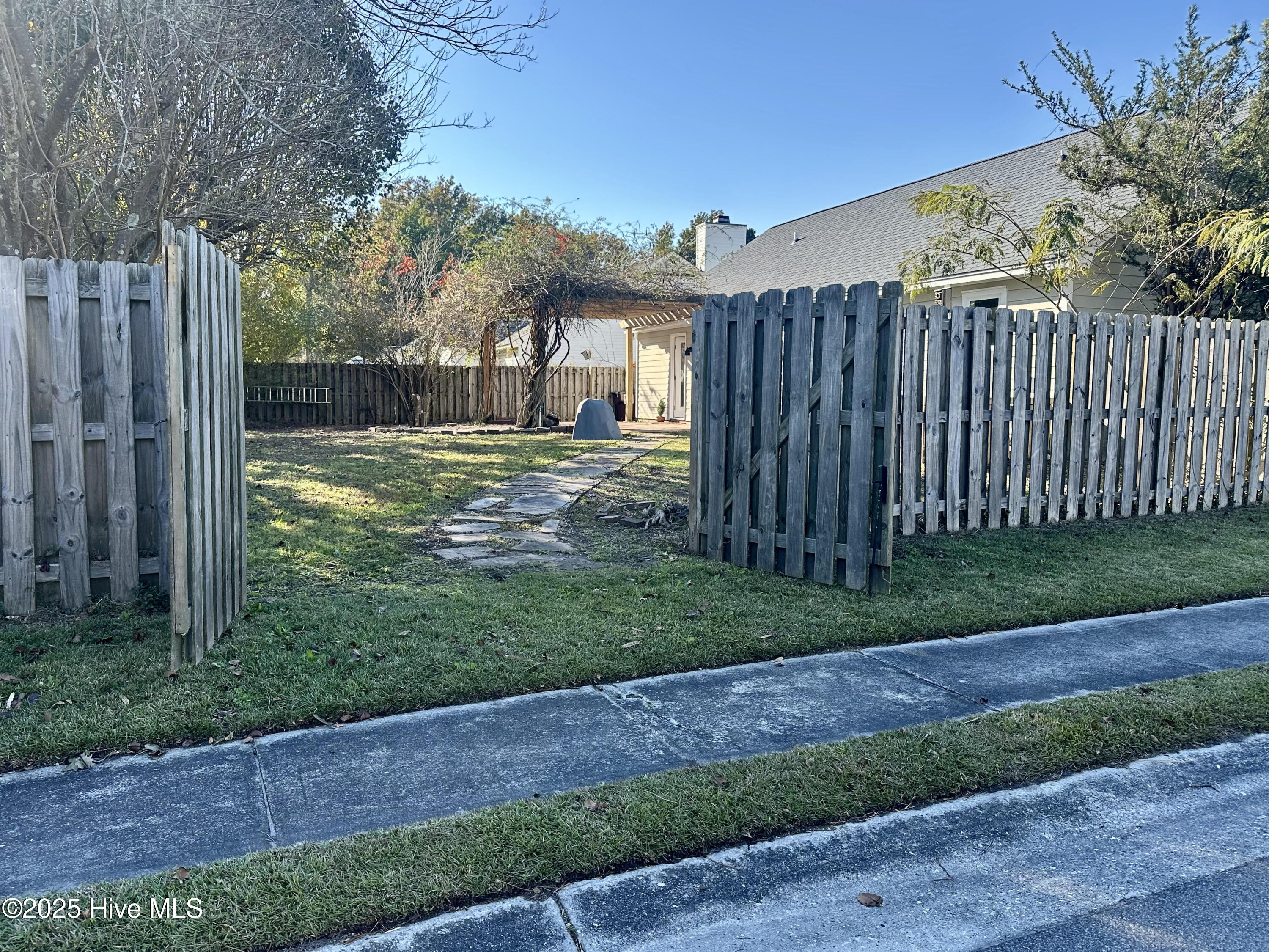 100540120 | Photo 27