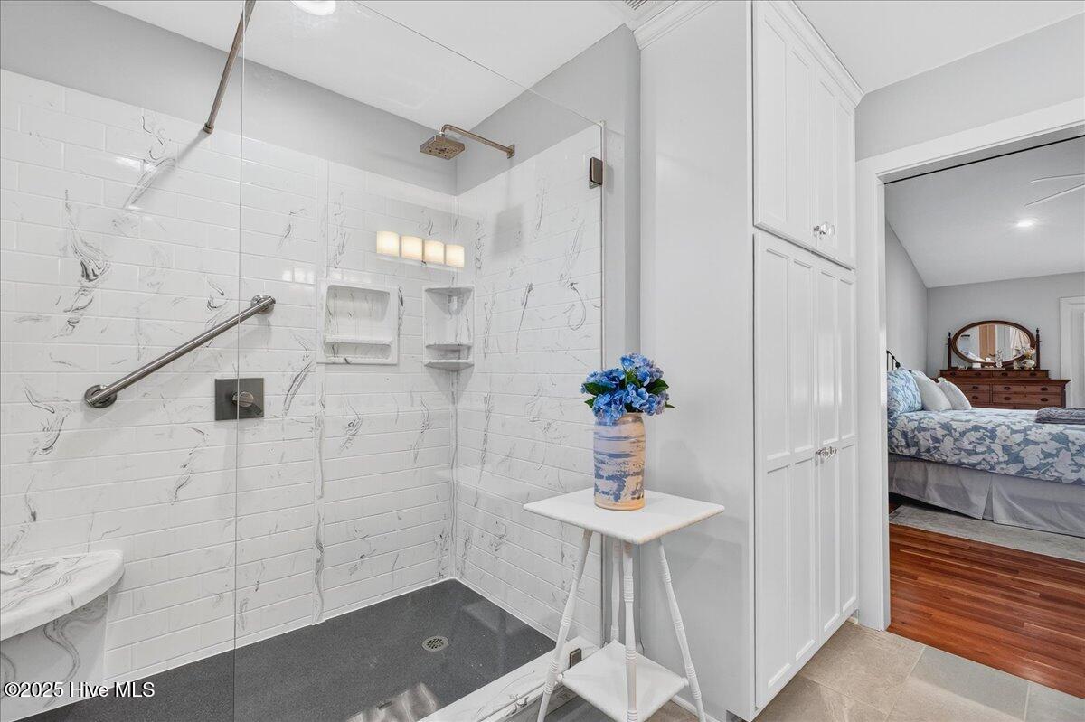 100540409 | Photo 51