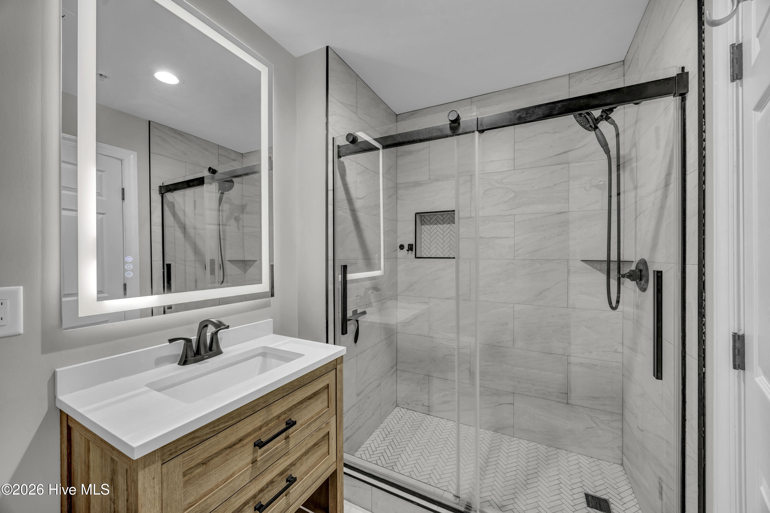 100549399 | Photo 18