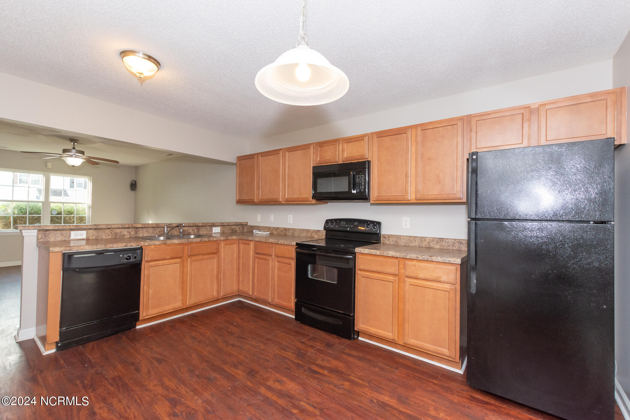 100560057 | Photo 10