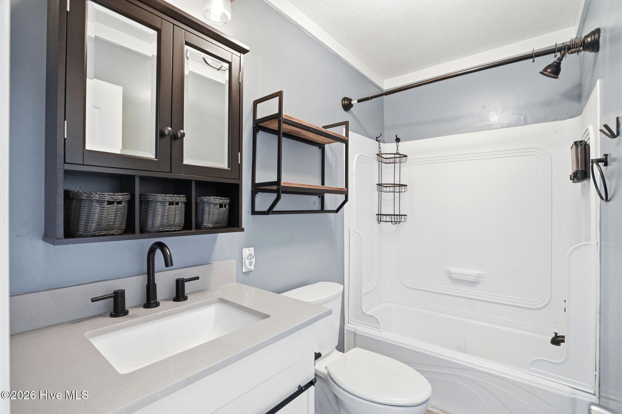 100570161 | Photo 19