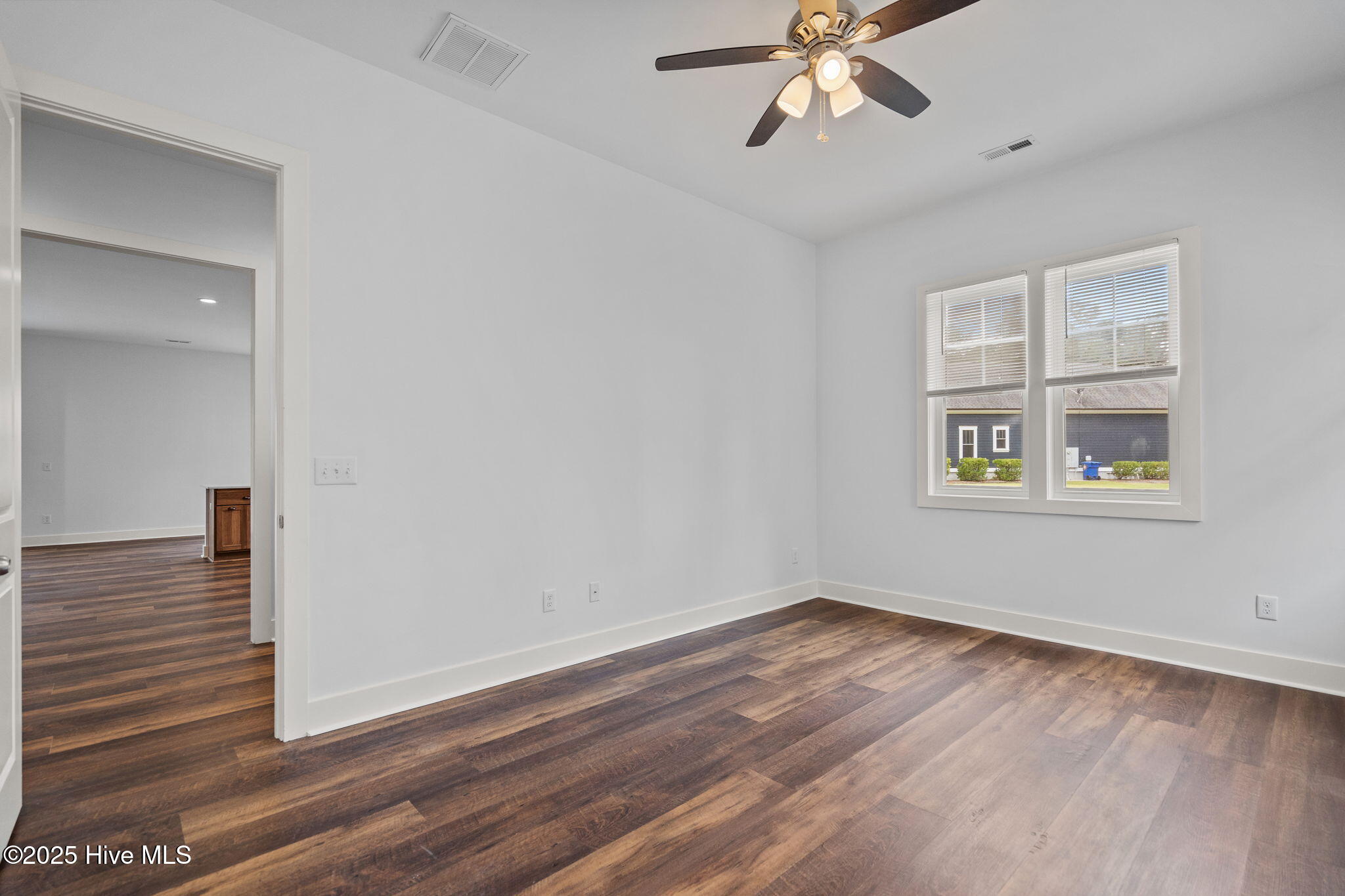 100532333 | Photo 119