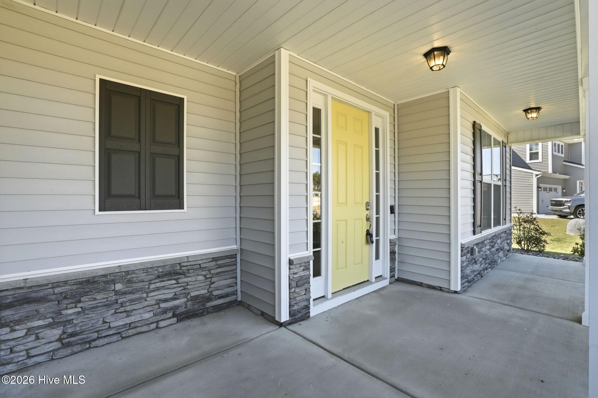 100562109 | Photo 10