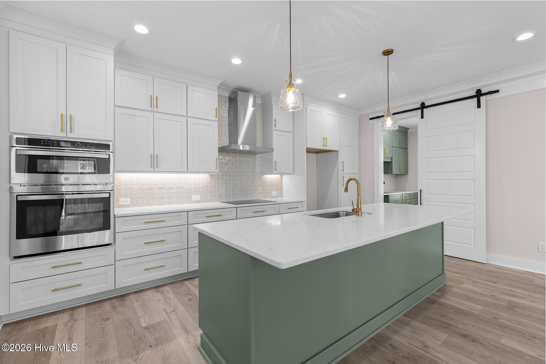 100555900 | Photo 14