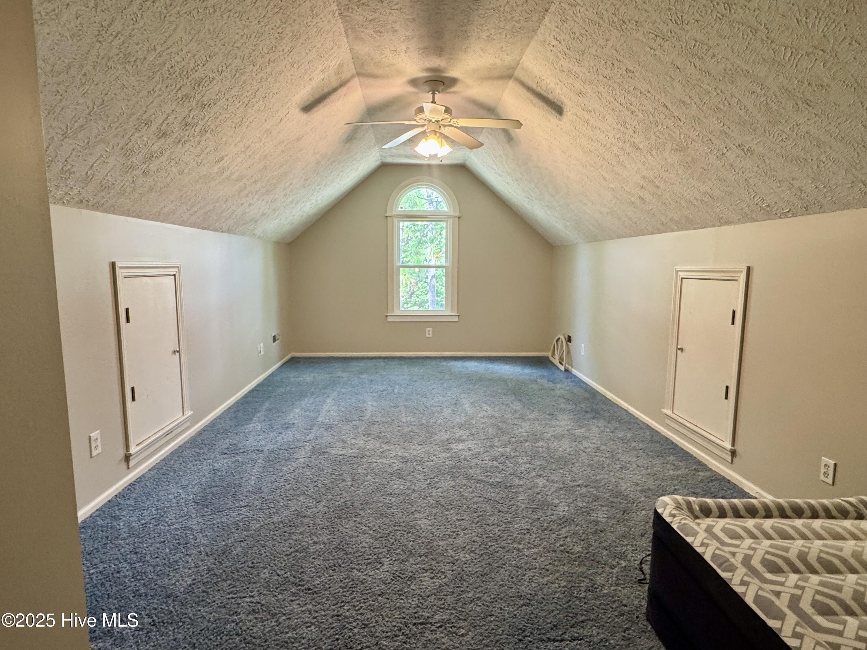 100521106 | Photo 16