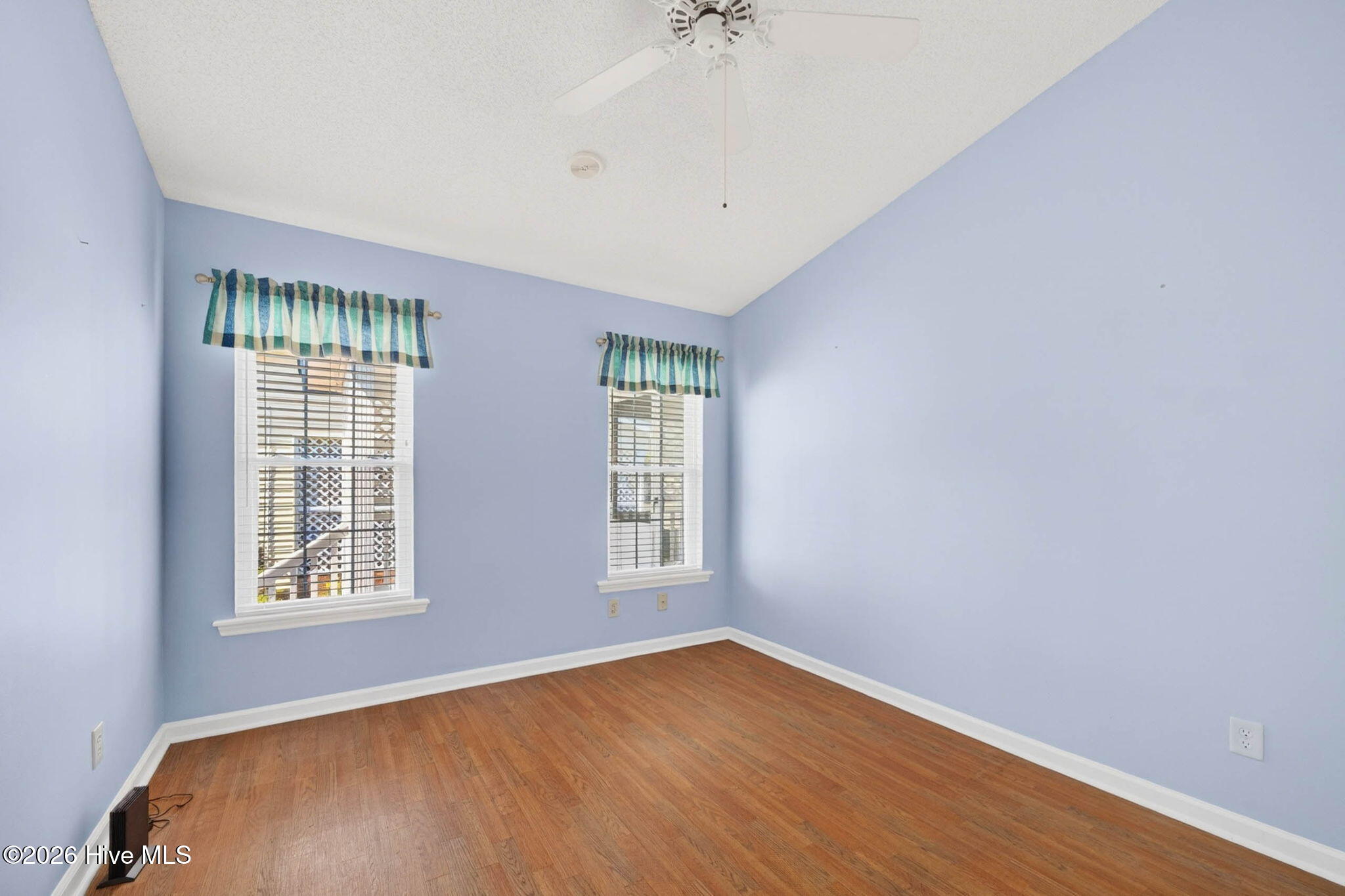 100569614 | Photo 27