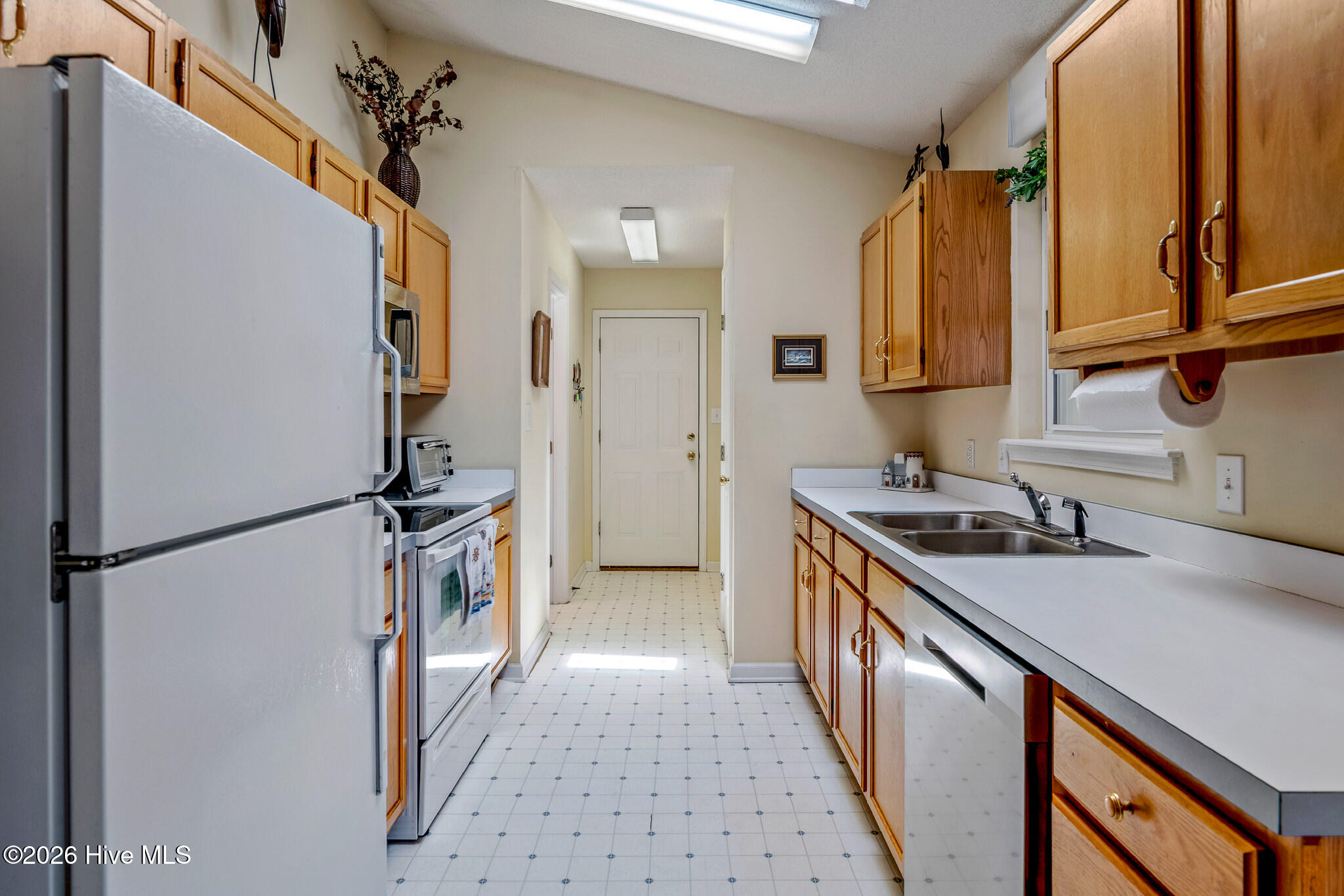 100566913 | Photo 18