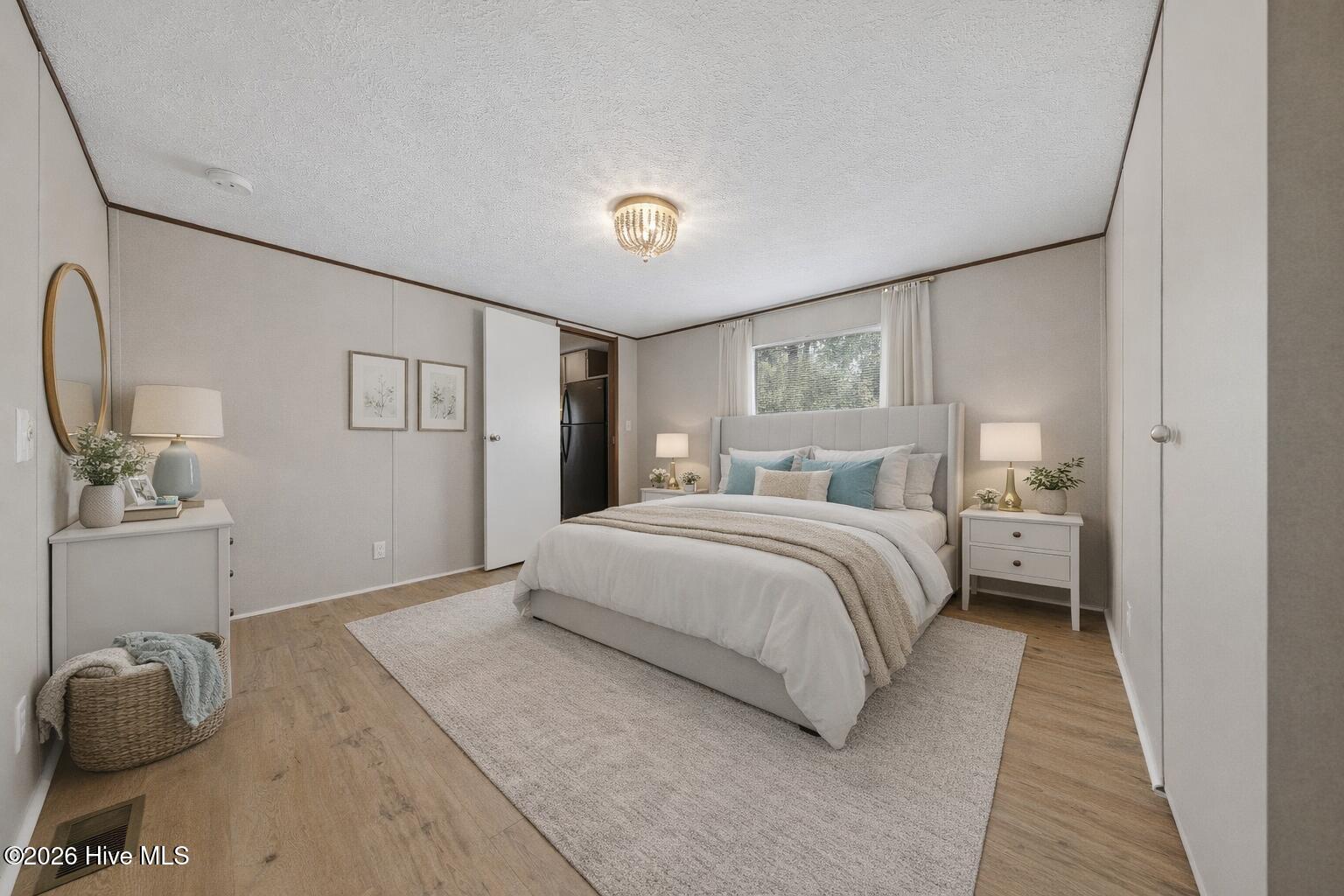 100562676 | Photo 22