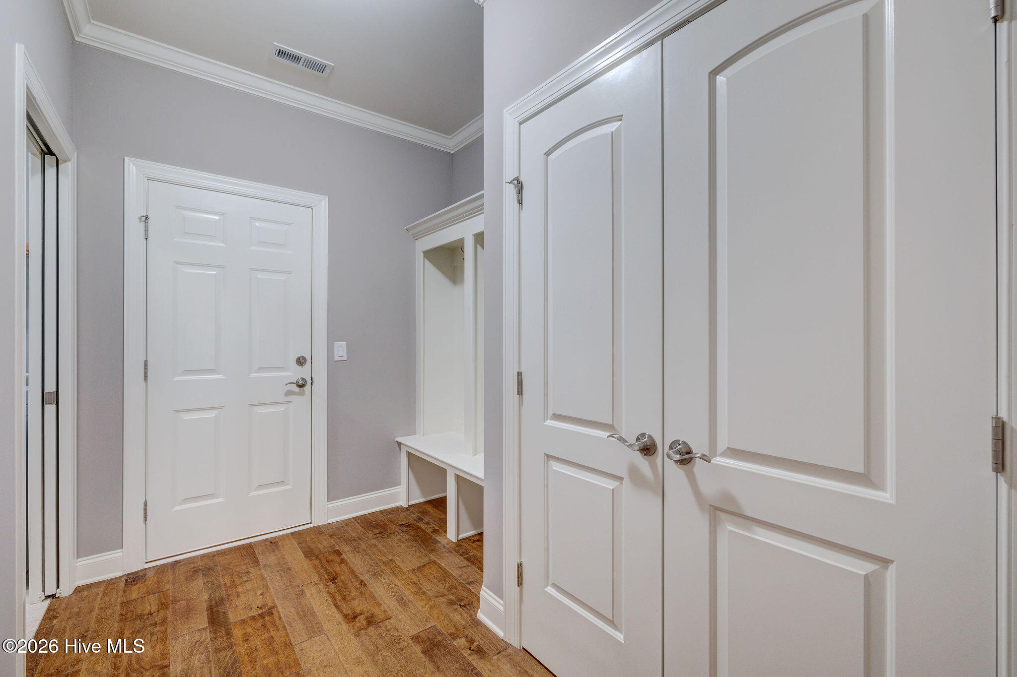 100558232 | Photo 43