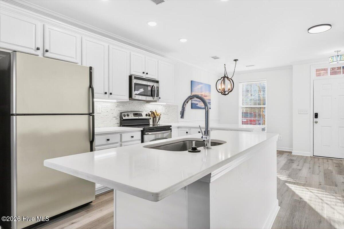 100548437 | Photo 19