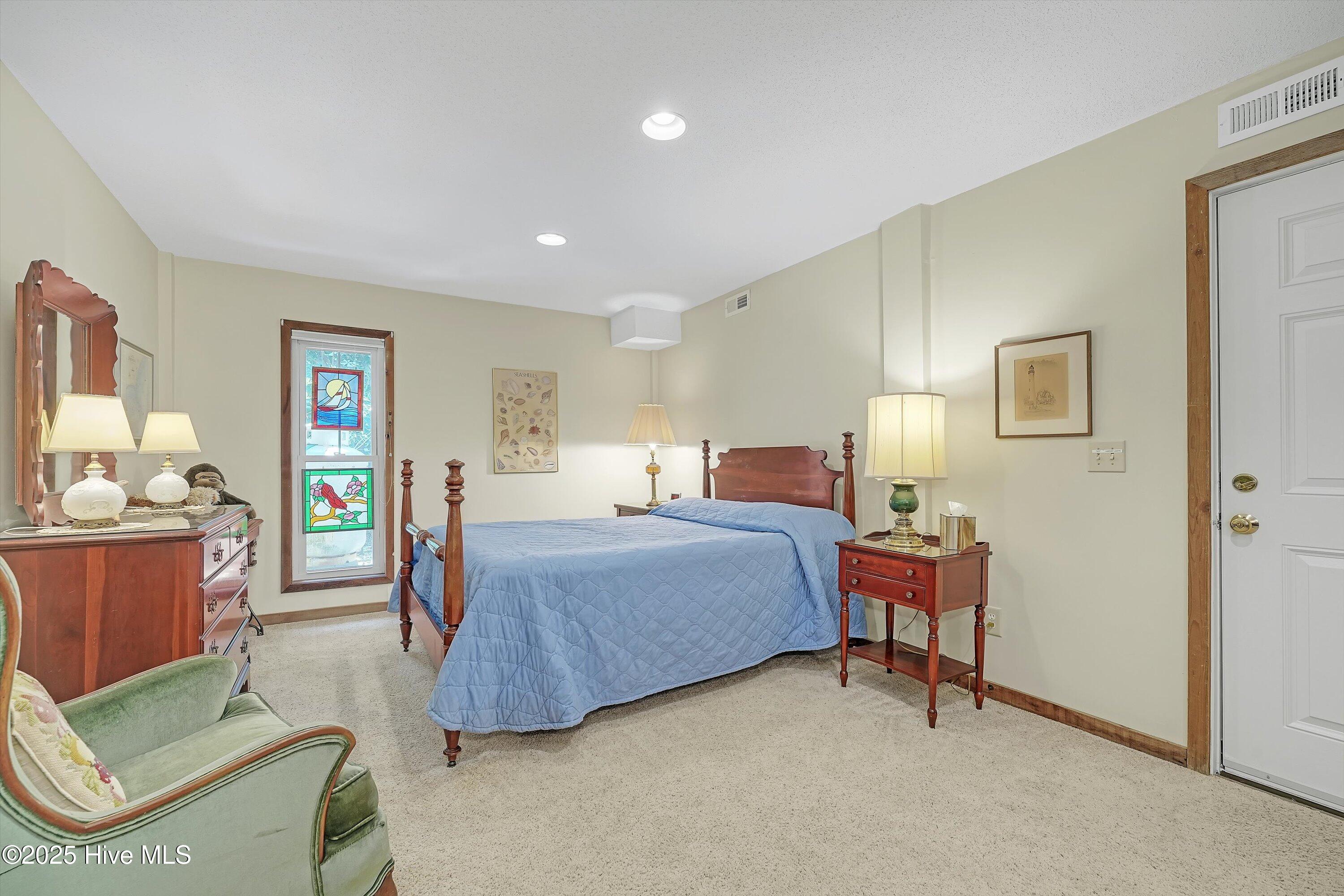 100522322 | Photo 24