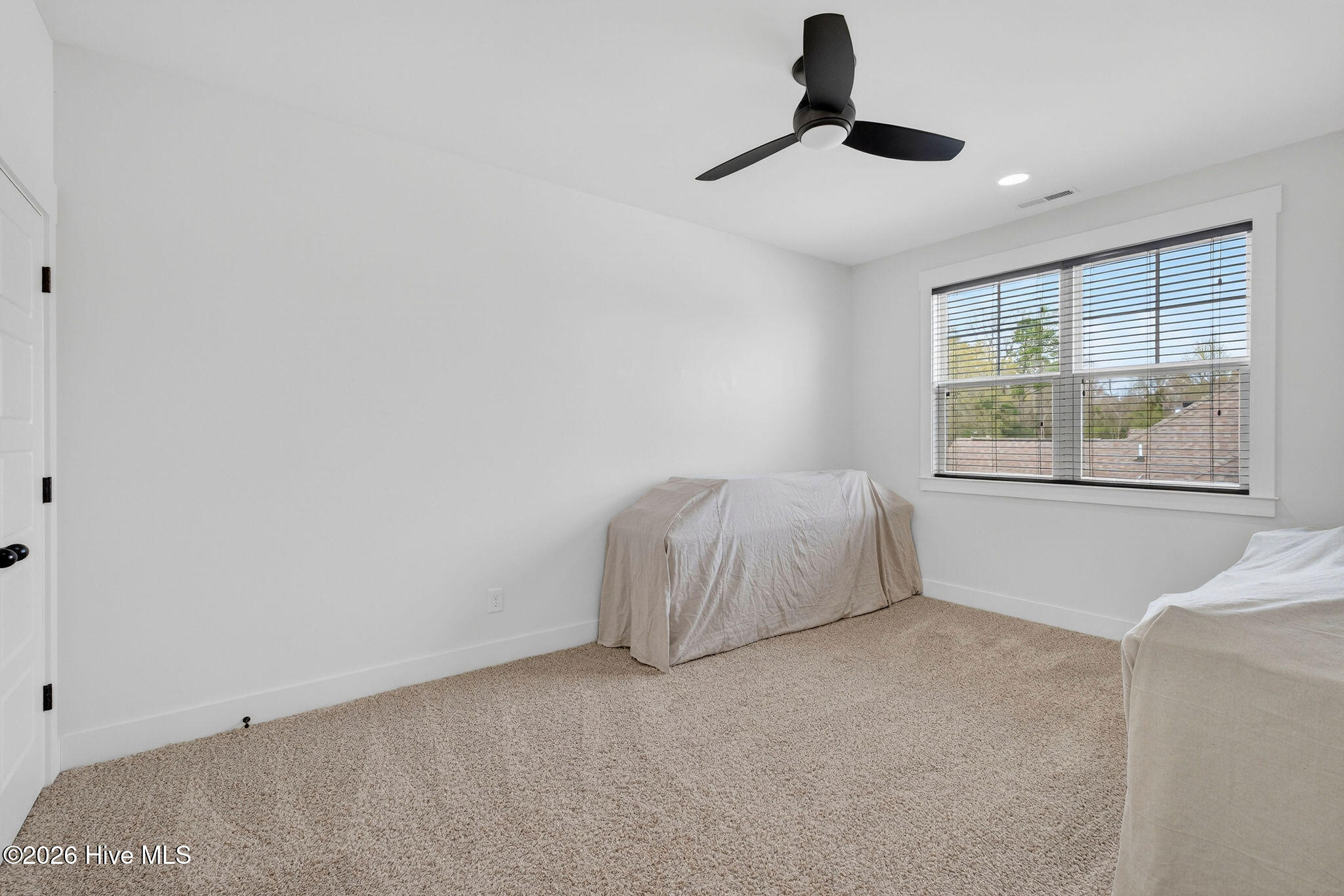 100561102 | Photo 45