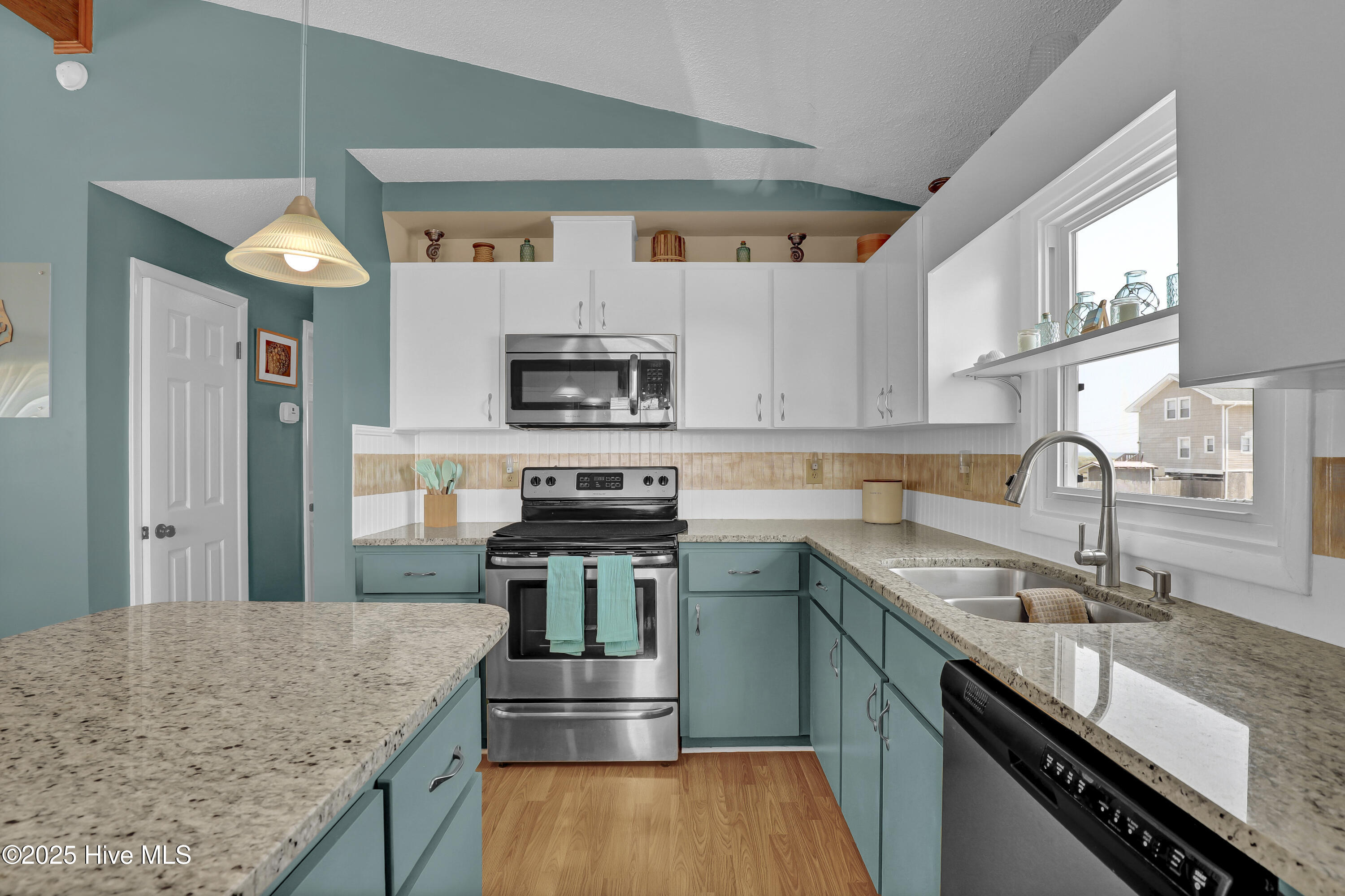 100562583 | Photo 10