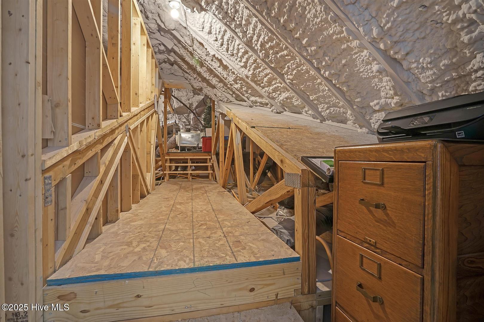 100542626 | Photo 47