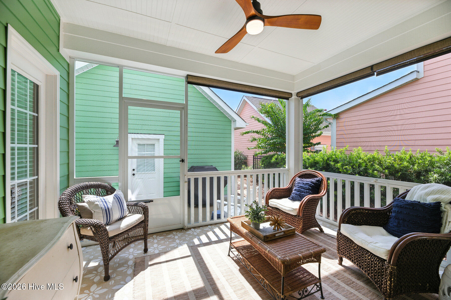 100547438 | Photo 24