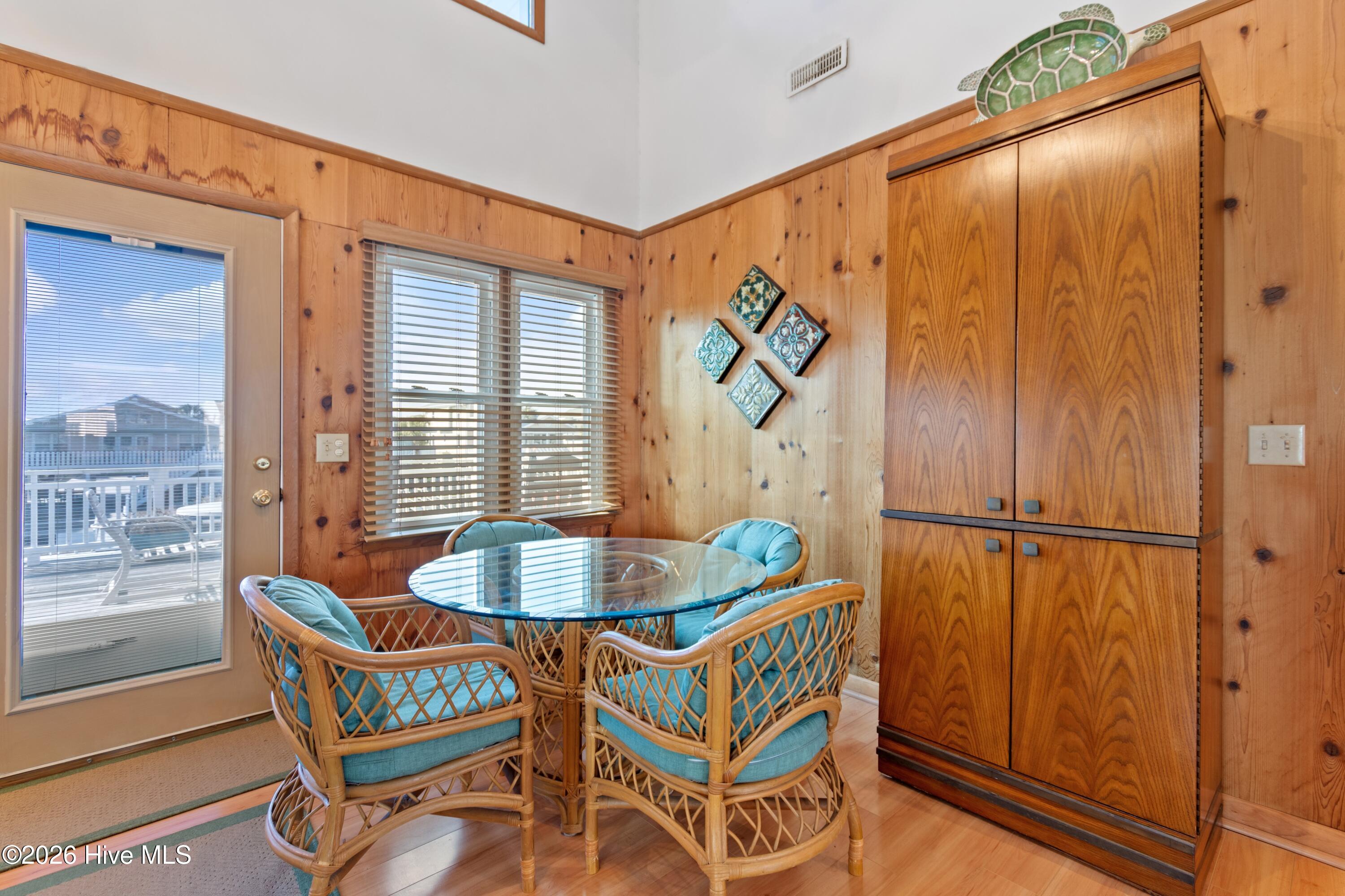 100553939 | Photo 21