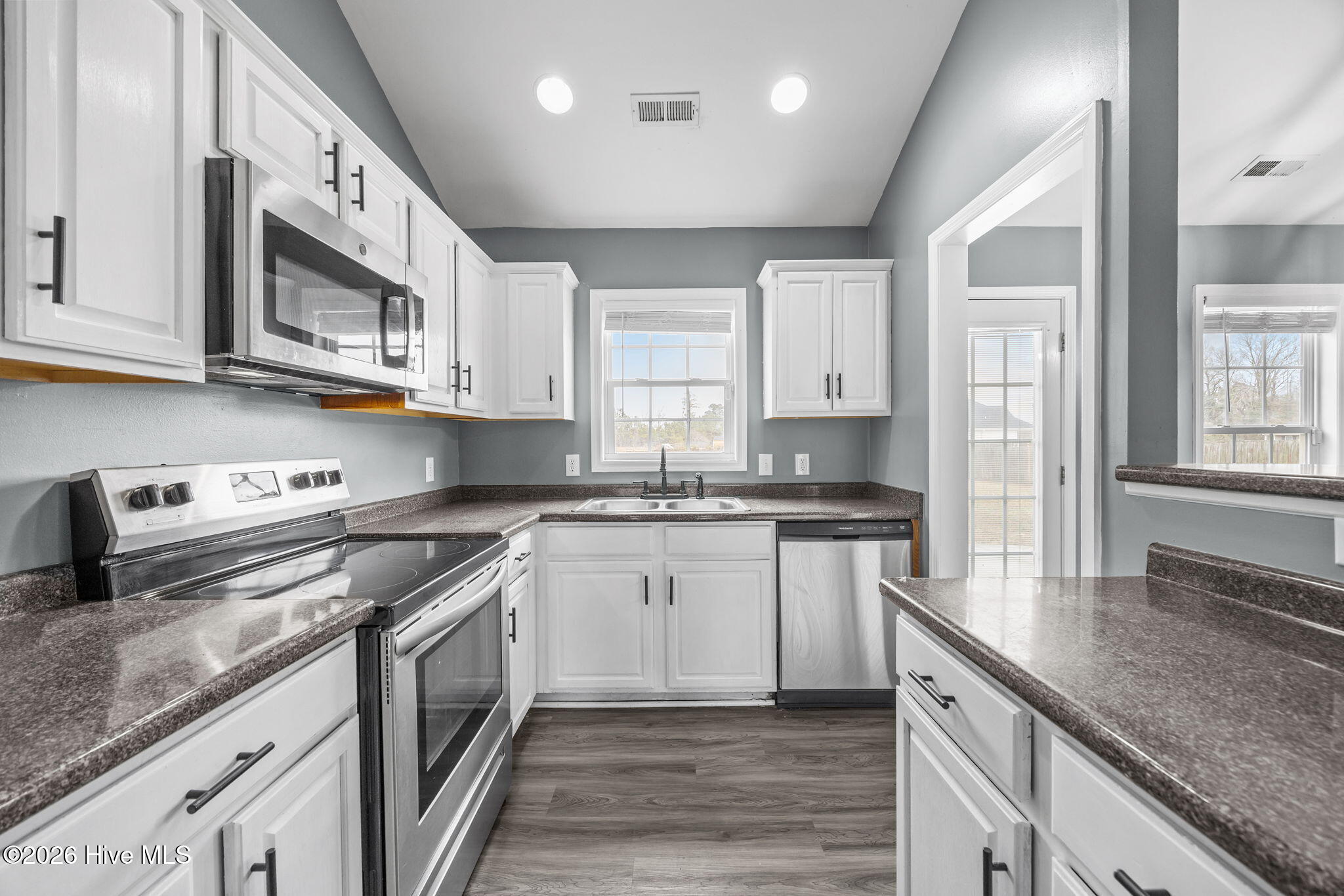 100555278 | Photo 11