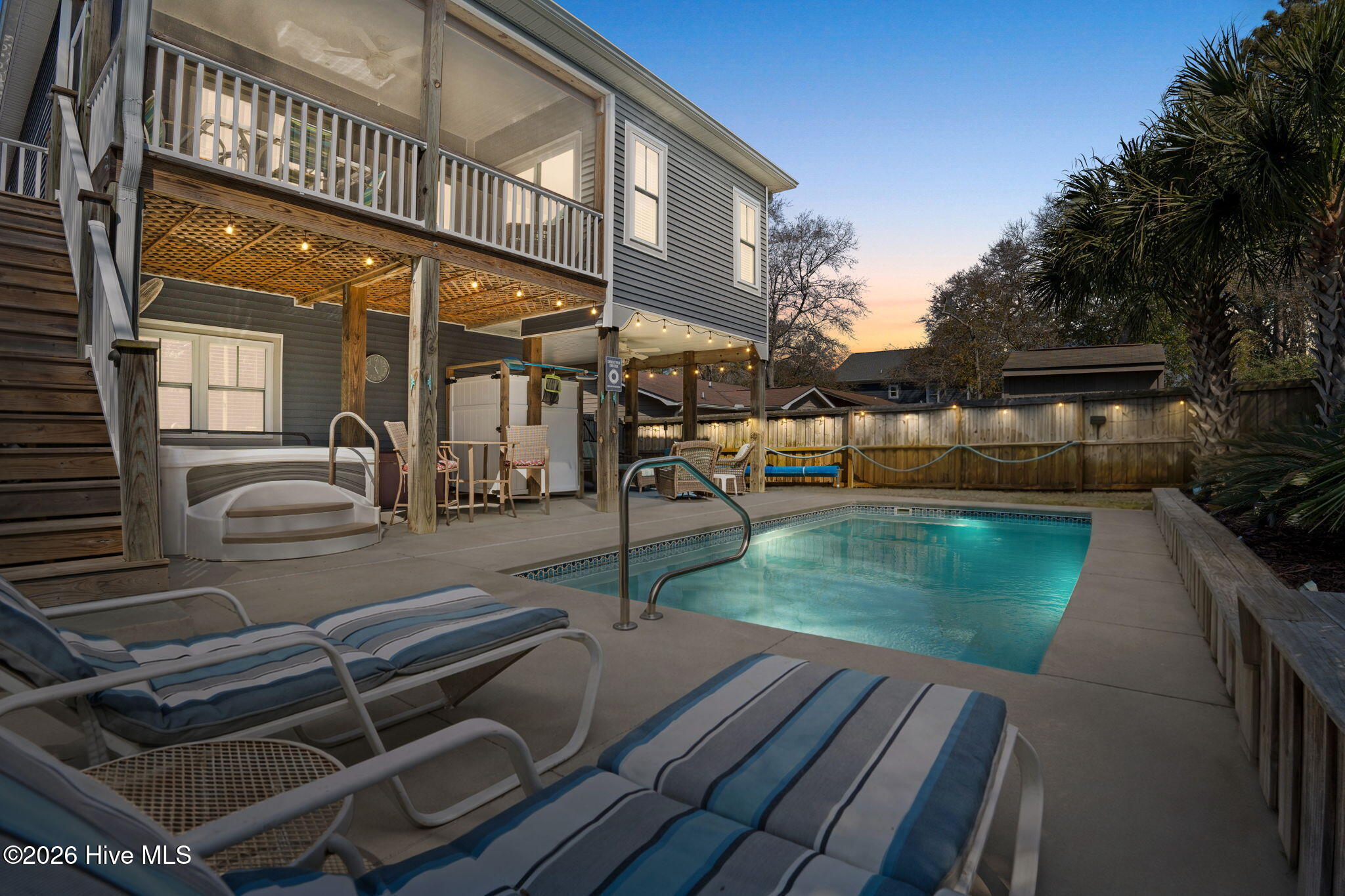 100563118 | Photo 52