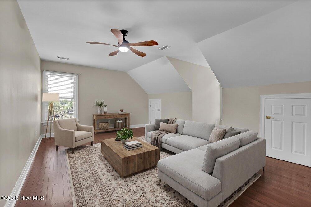 100569343 | Photo 29