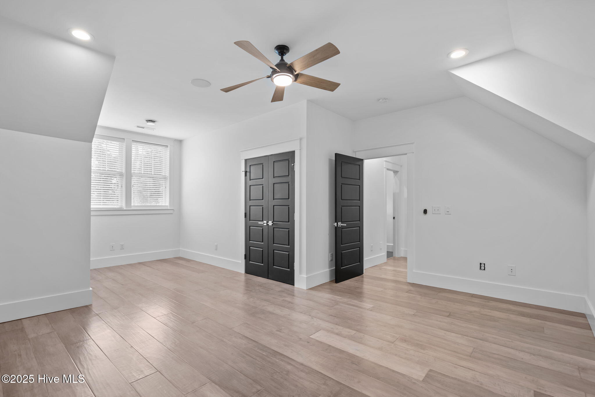 100532333 | Photo 57