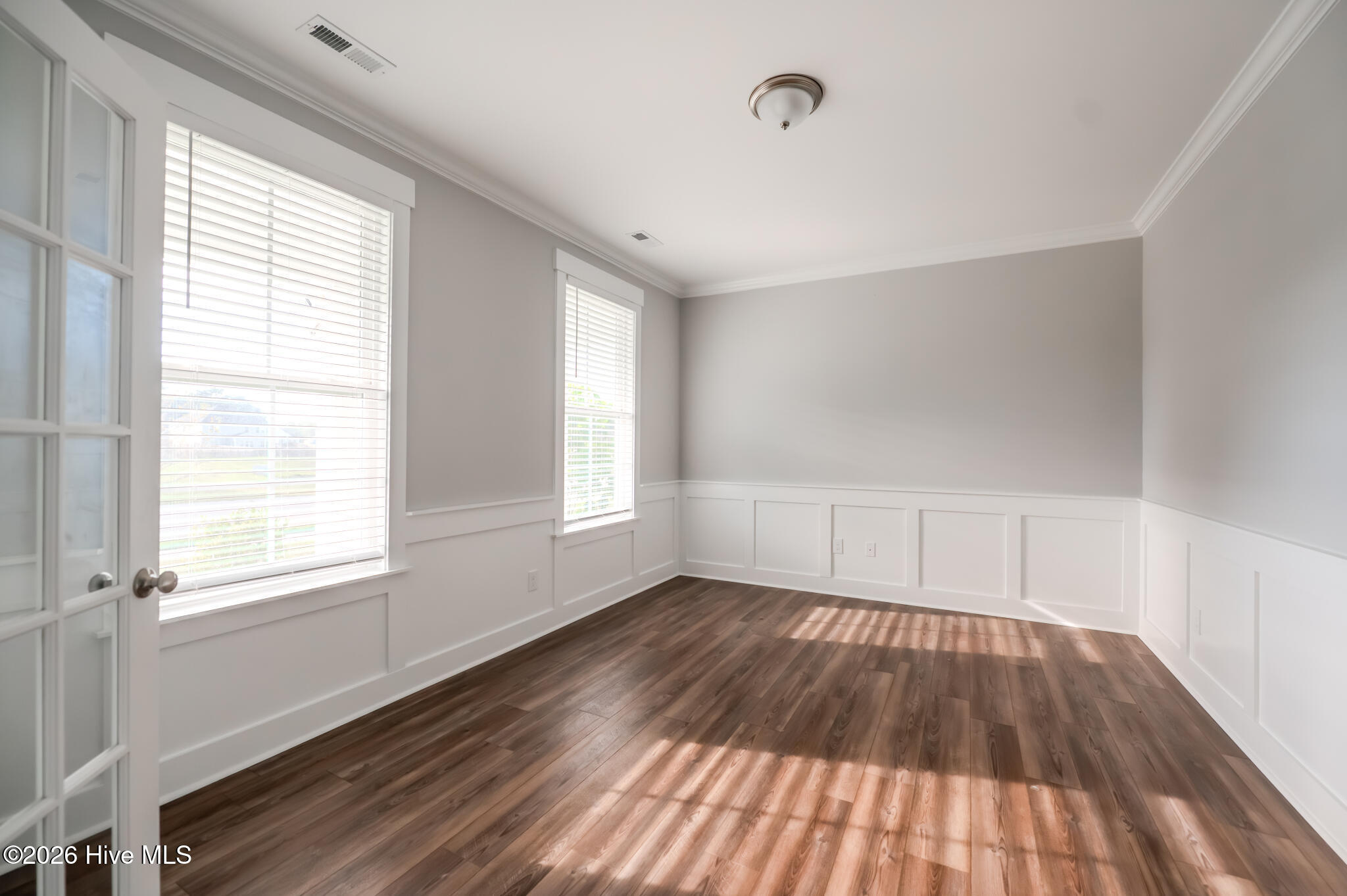 100567790 | Photo 14