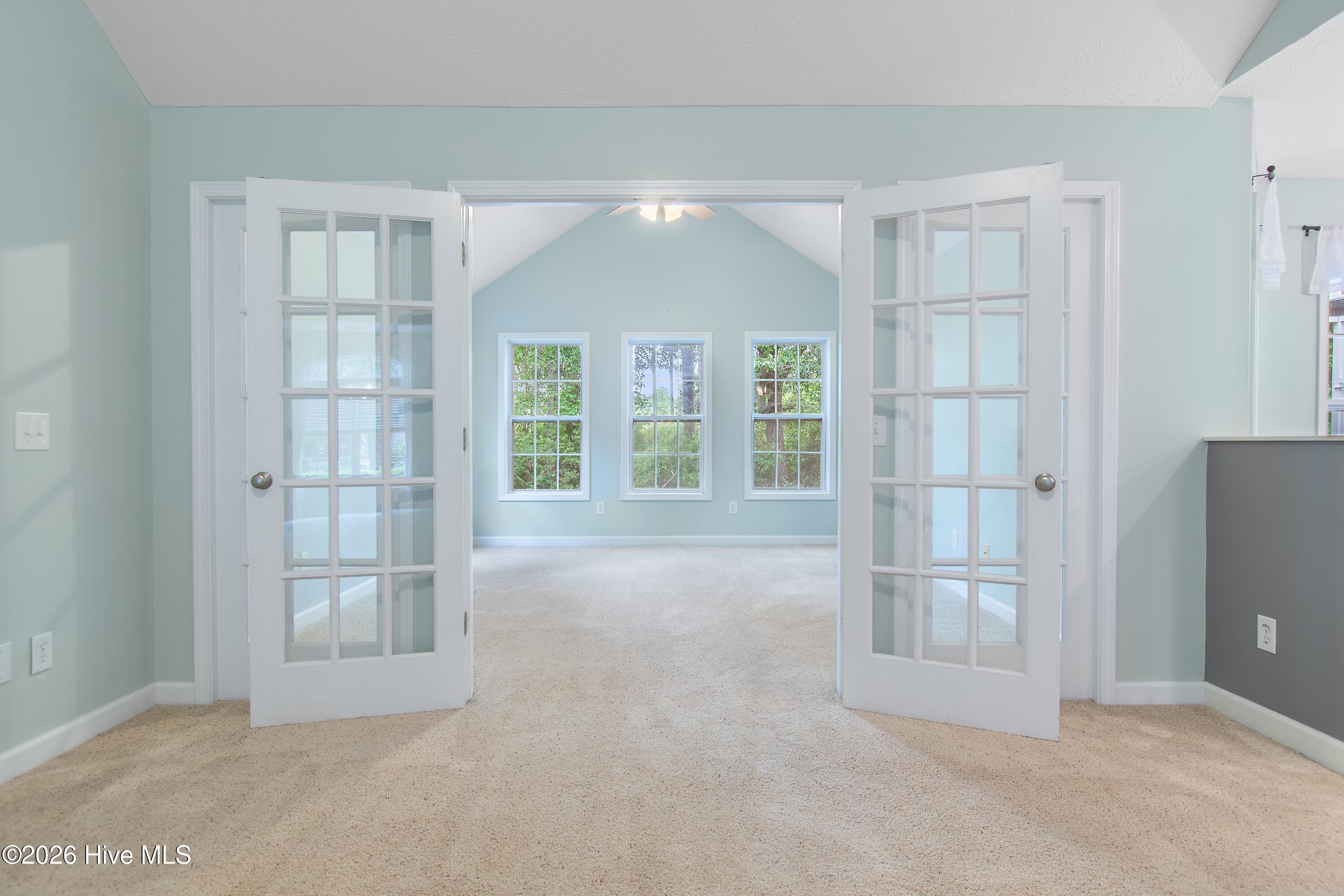 100570075 | Photo 10