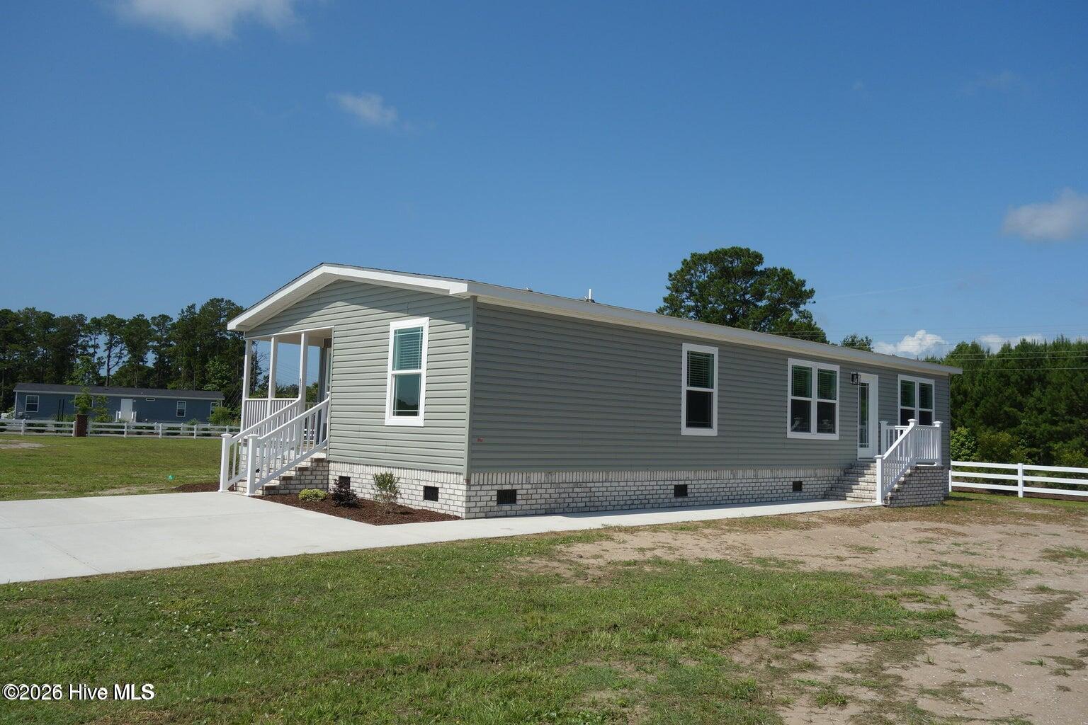 100569266 | Photo 22