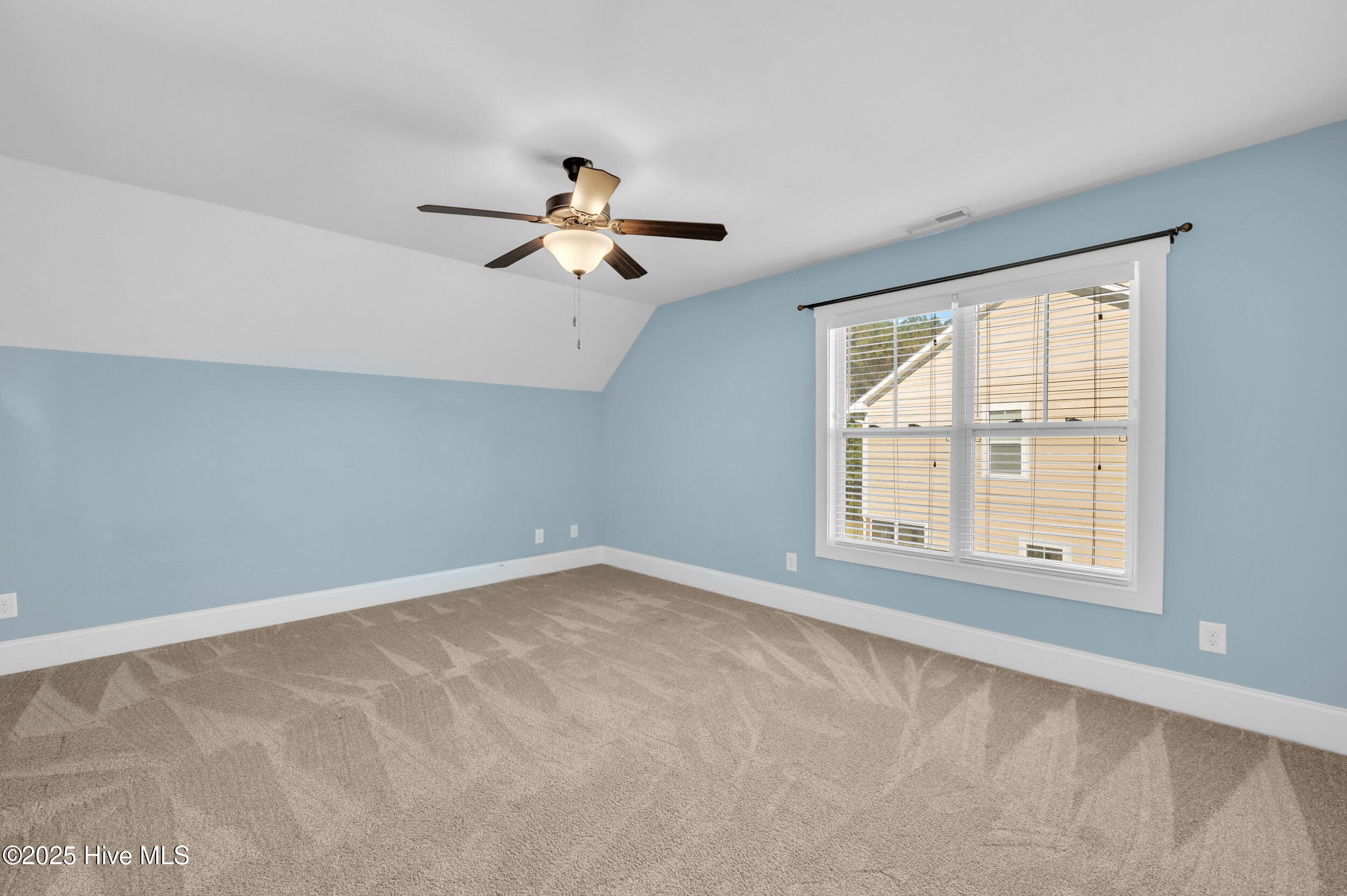 100540698 | Photo 32