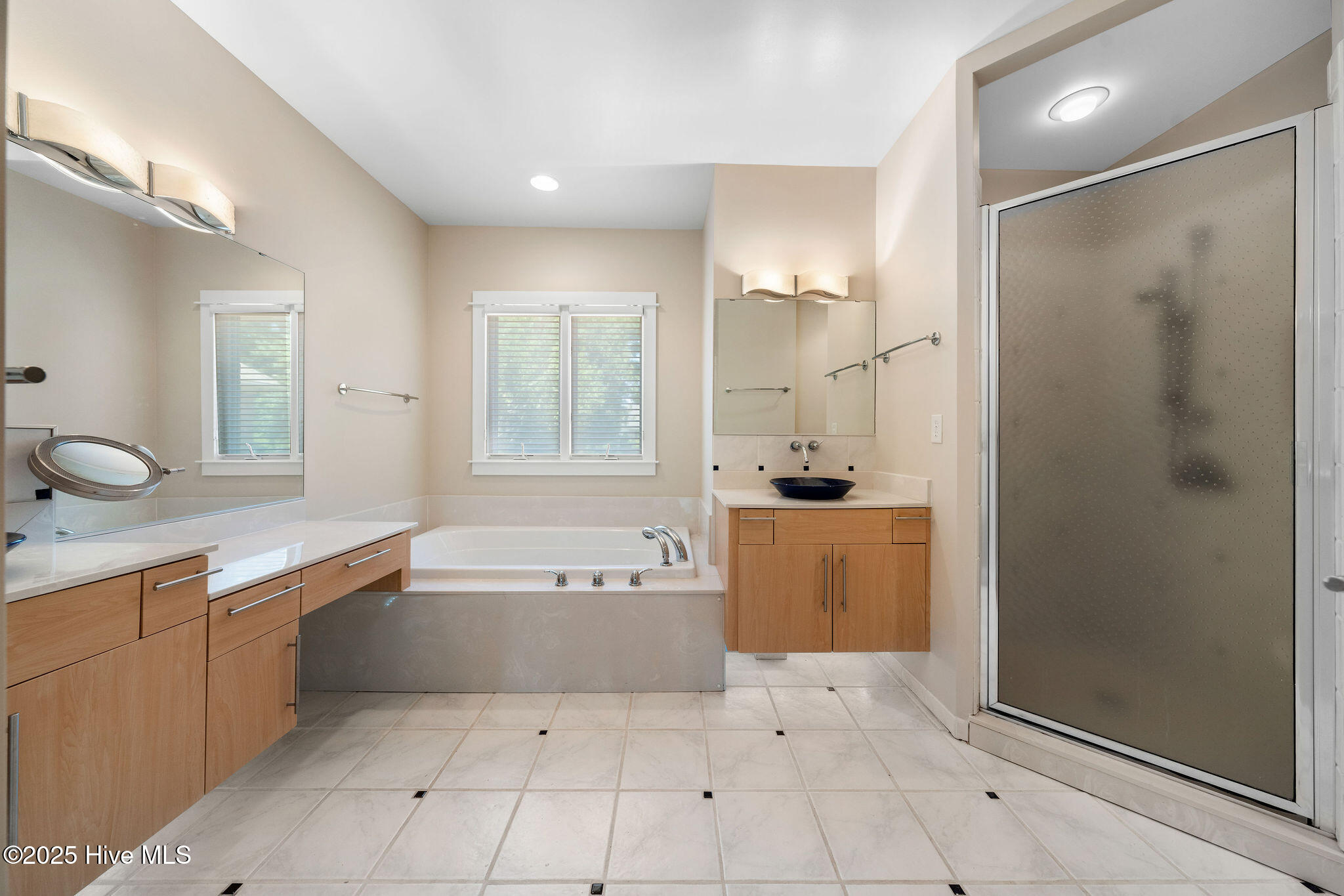 100516292 | Photo 25