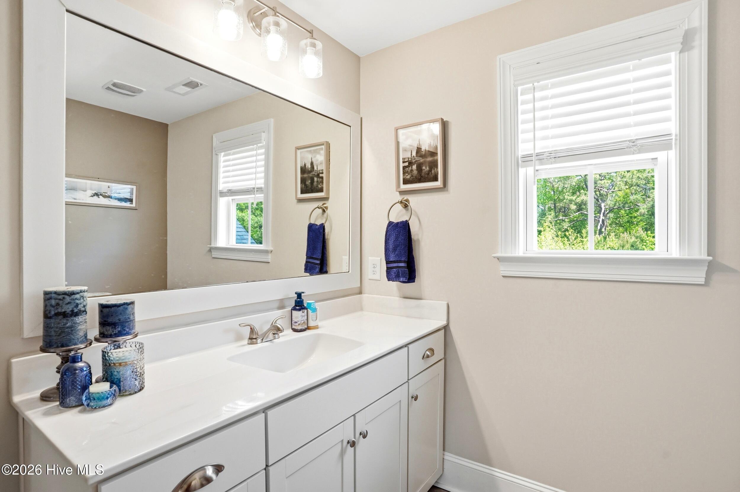 100569213 | Photo 35