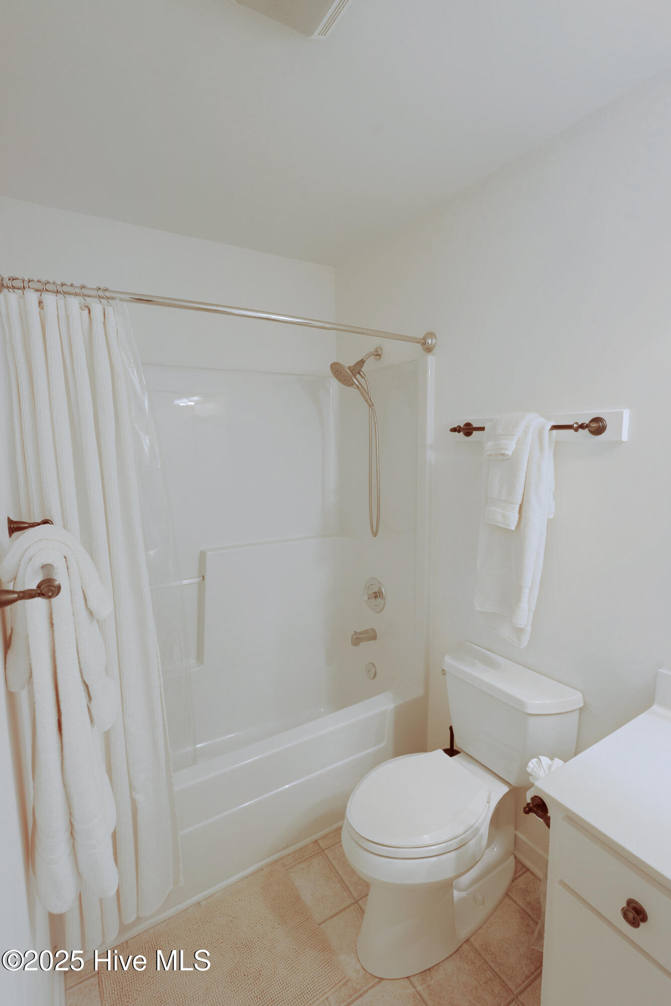 100547069 | Photo 16