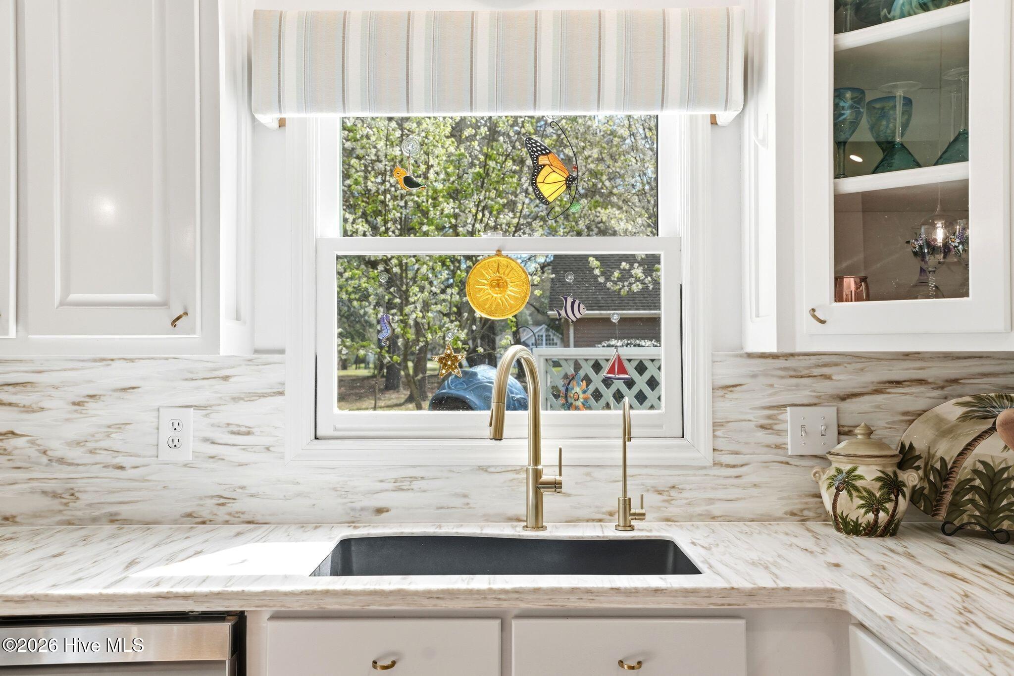 100562412 | Photo 16