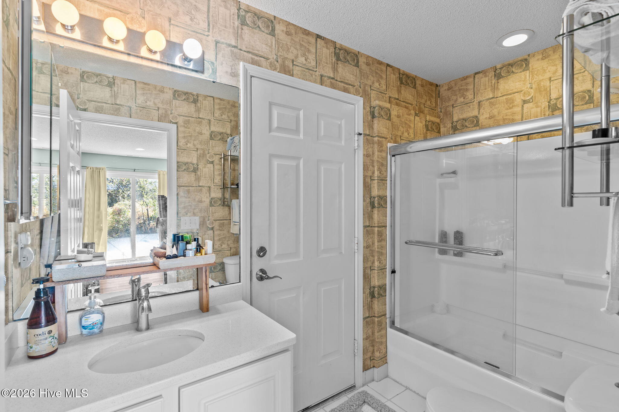 100551666 | Photo 32