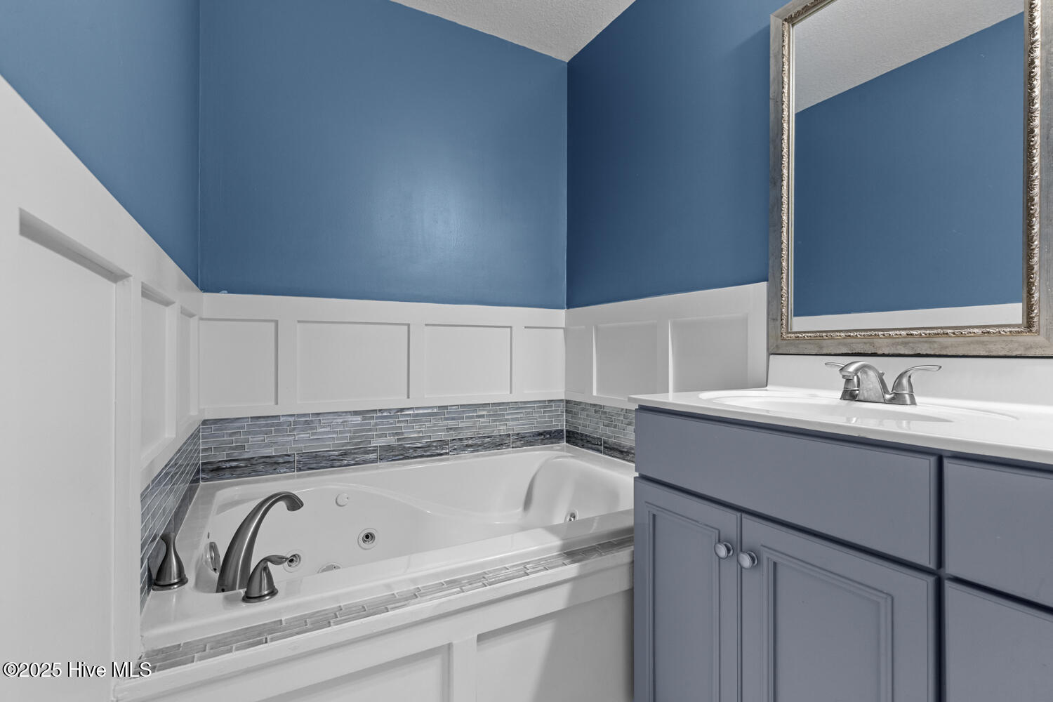 100531310 | Photo 31