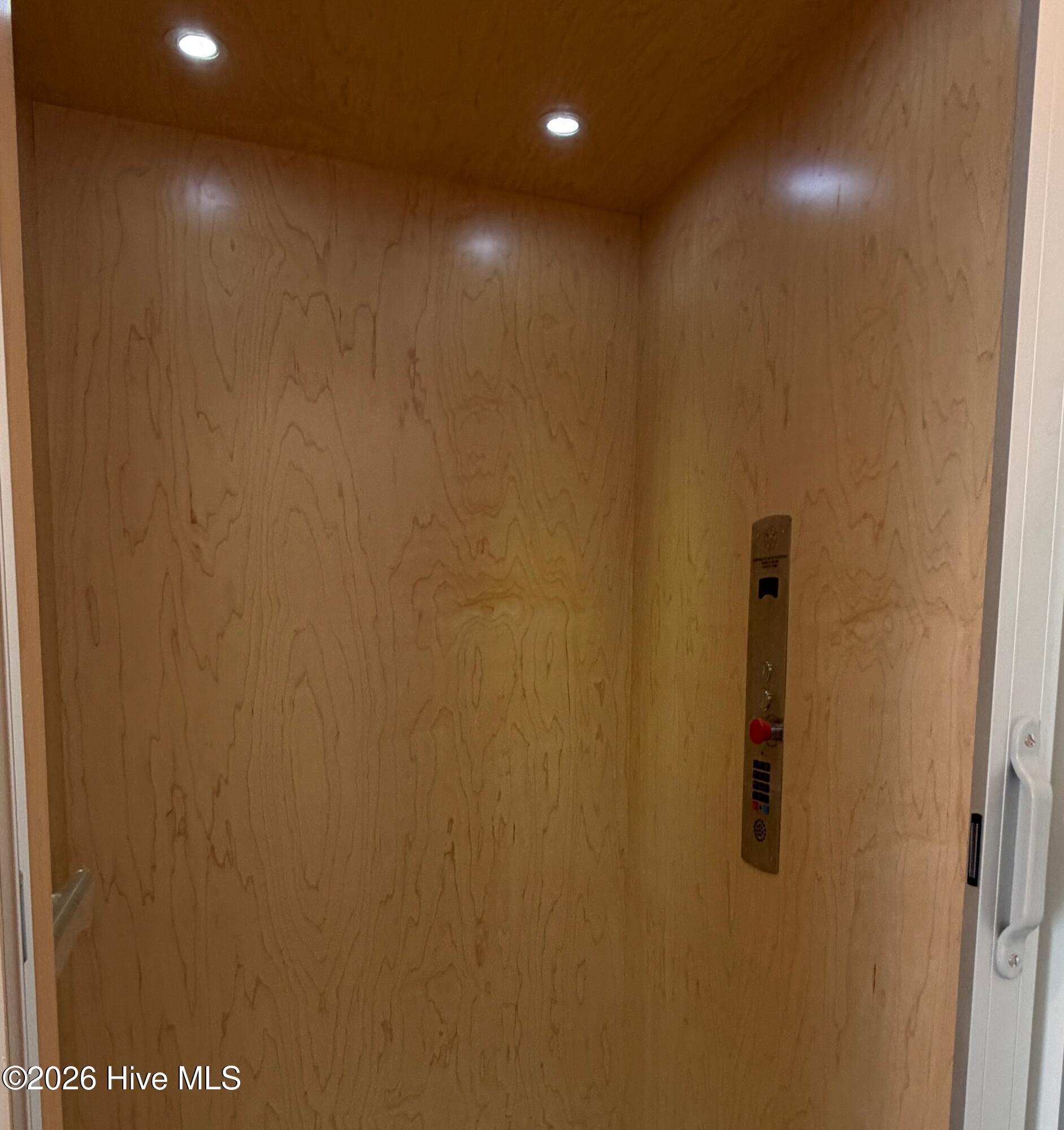 100553259 | Photo 27