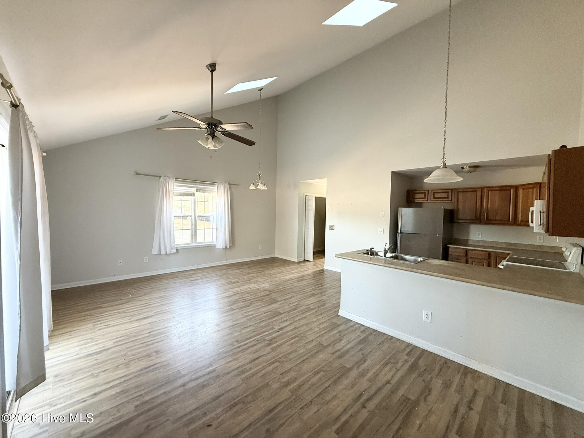 100547385 | Photo 12